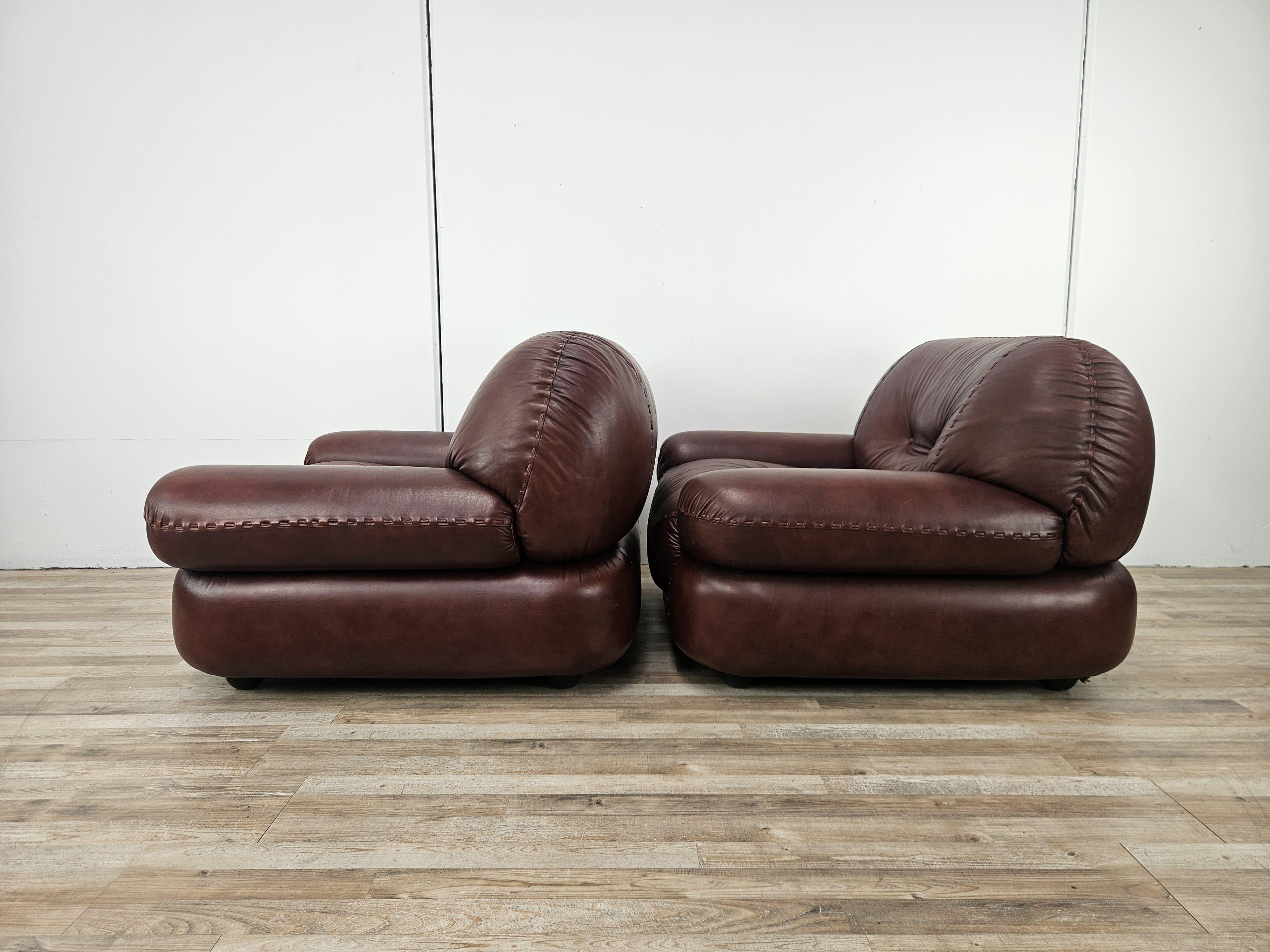 Sillones Sapporo de Mobilgirgi en cuero marrón de los años 70 Italian en venta