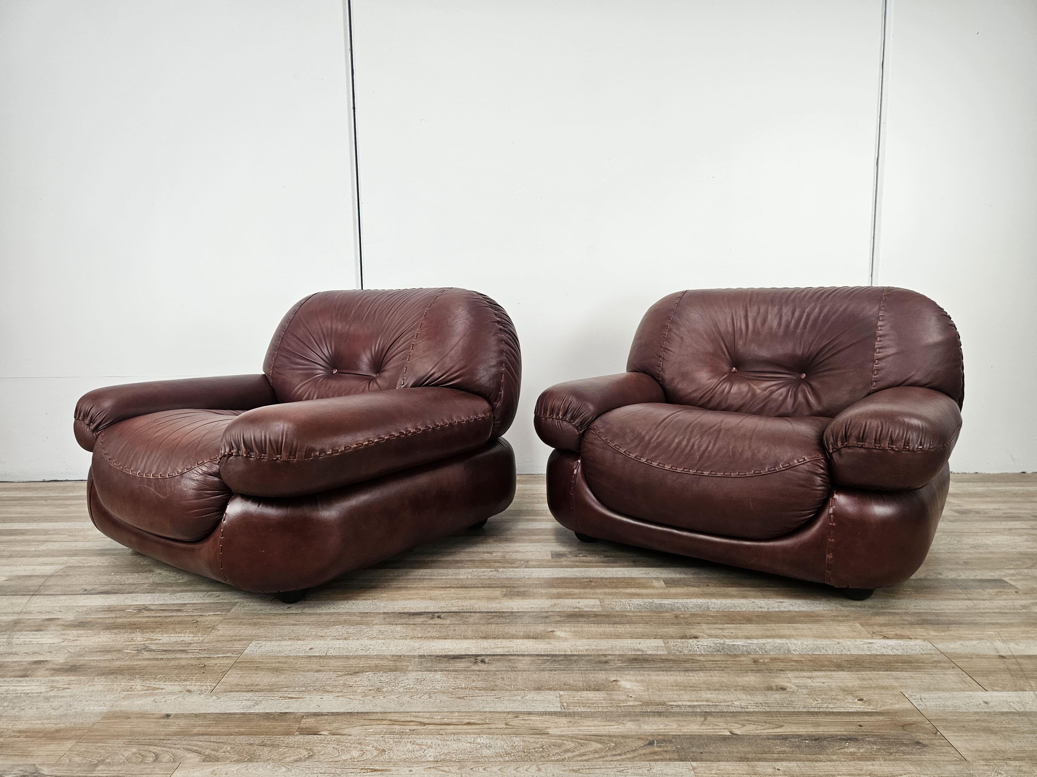 Sillones Sapporo de Mobilgirgi en cuero marrón de los años 70 en Bueno estado para la venta en Premariacco, IT