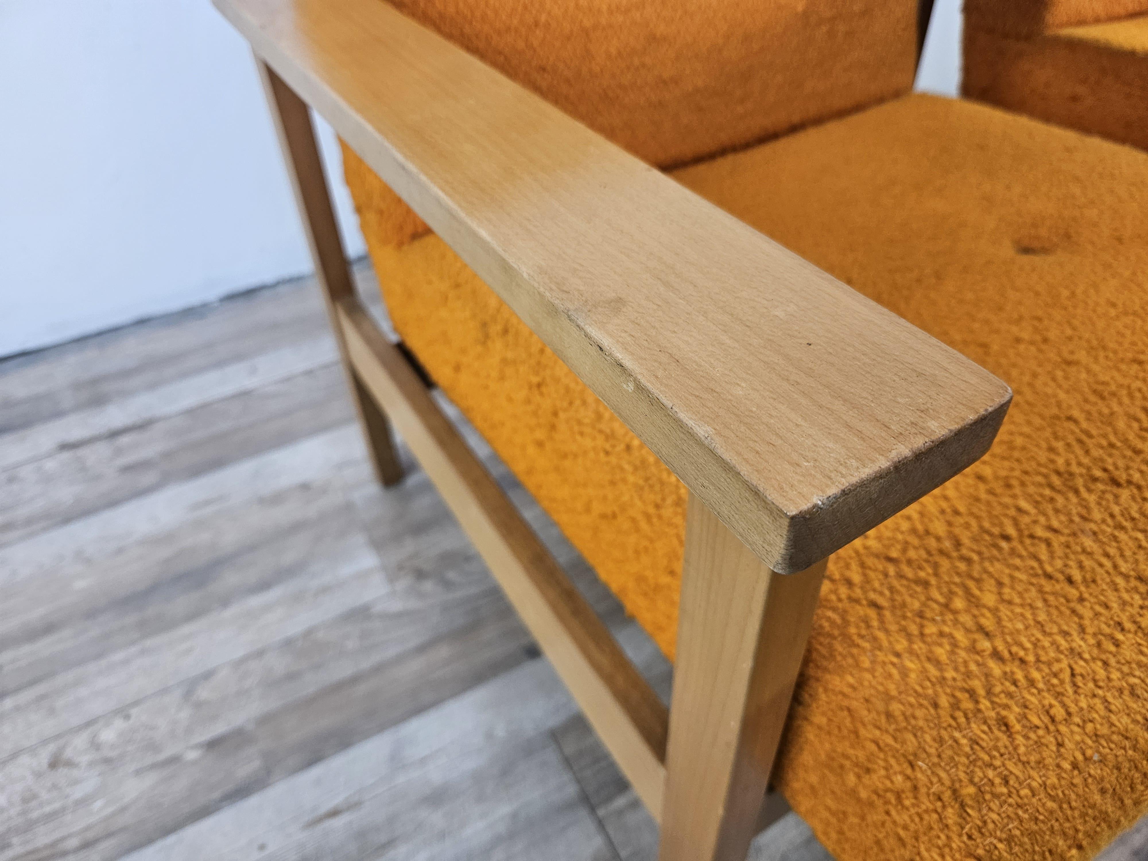 Poltrone ungheresi Mid Century in legno e stoffa vintage 4