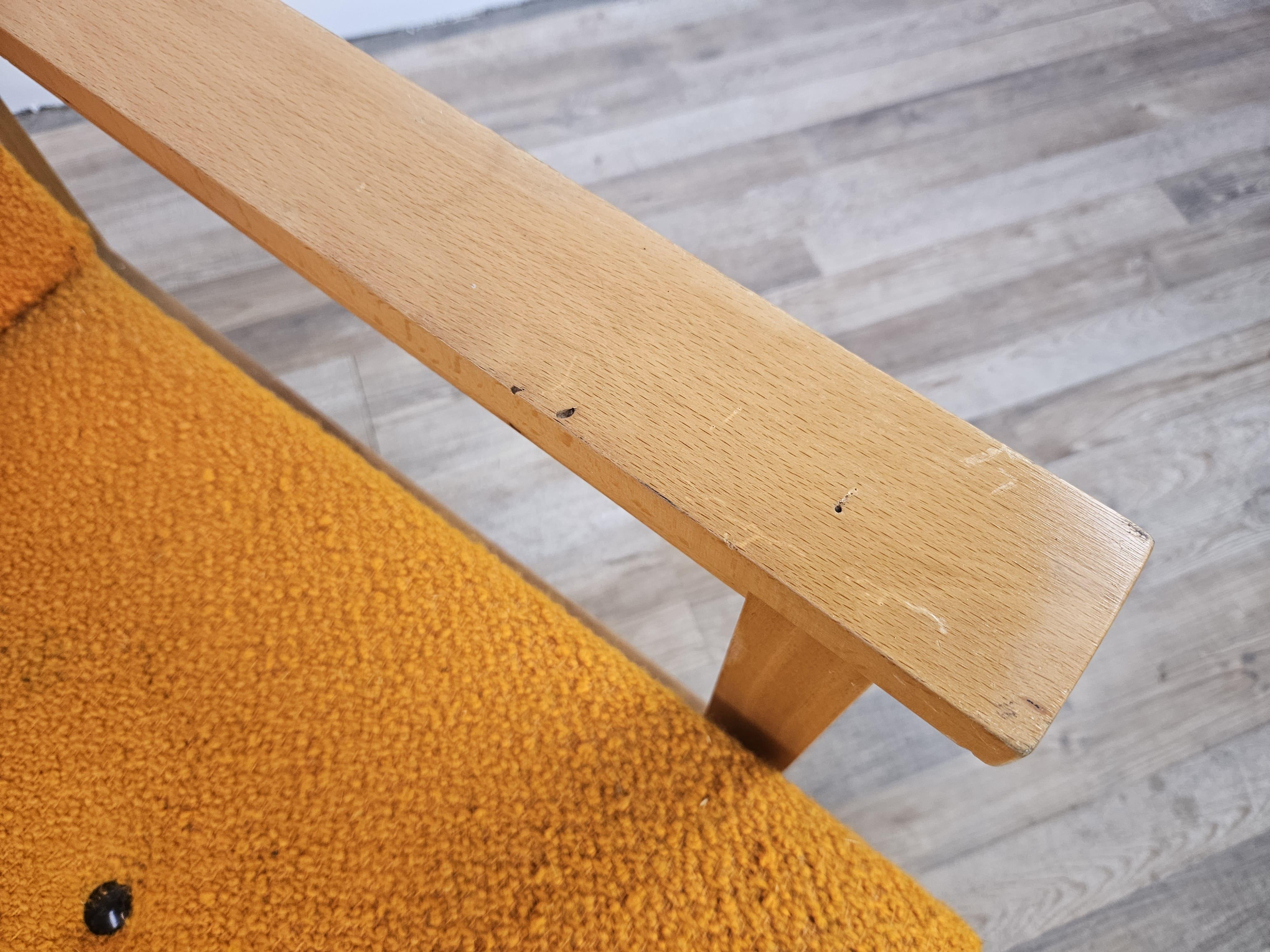 Poltrone ungheresi Mid Century in legno e stoffa vintage 6
