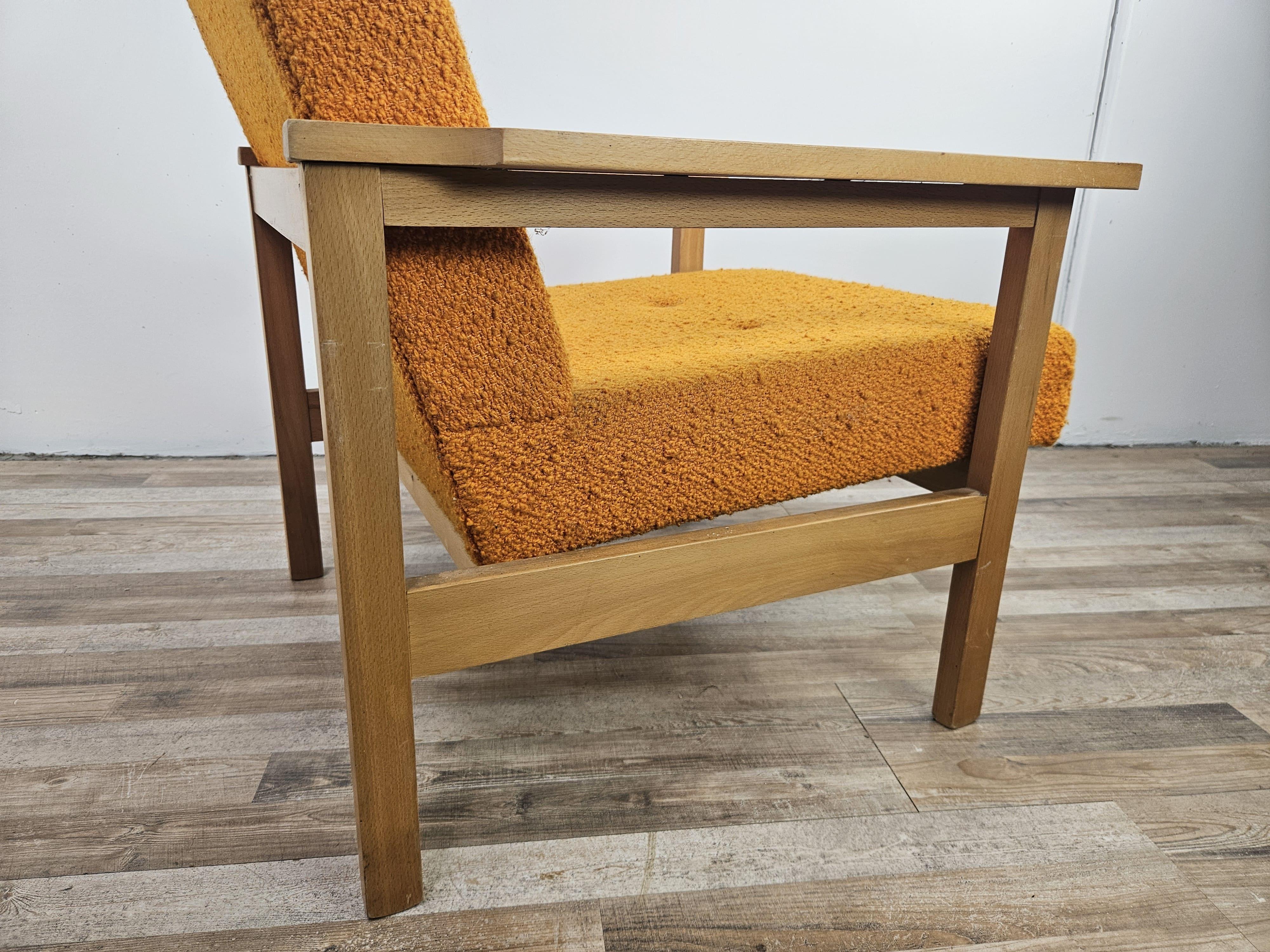 Poltrone ungheresi Mid Century in legno e stoffa vintage 7