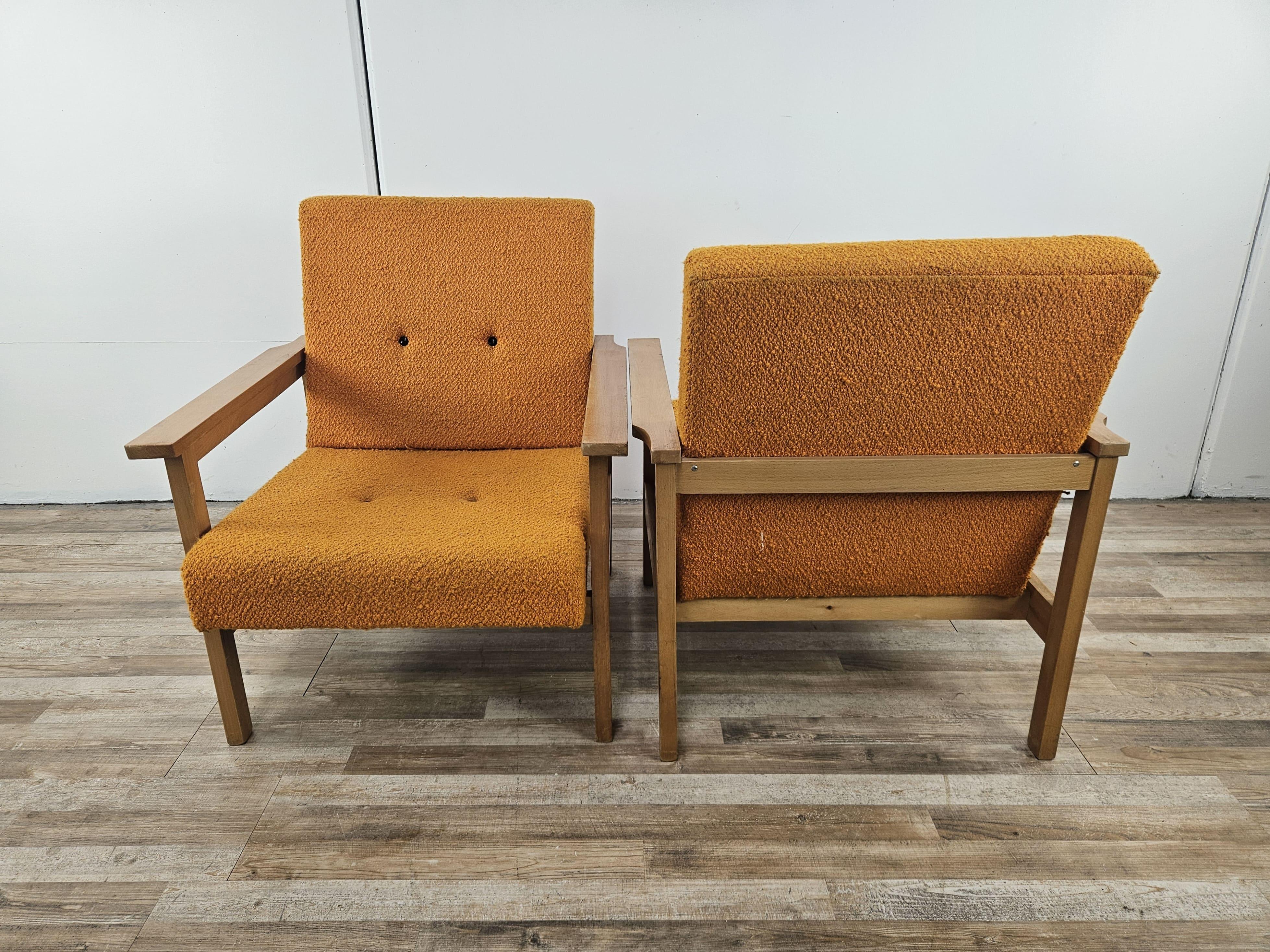 Scandinavian Modern Poltrone ungheresi Mid Century in legno e stoffa vintage
