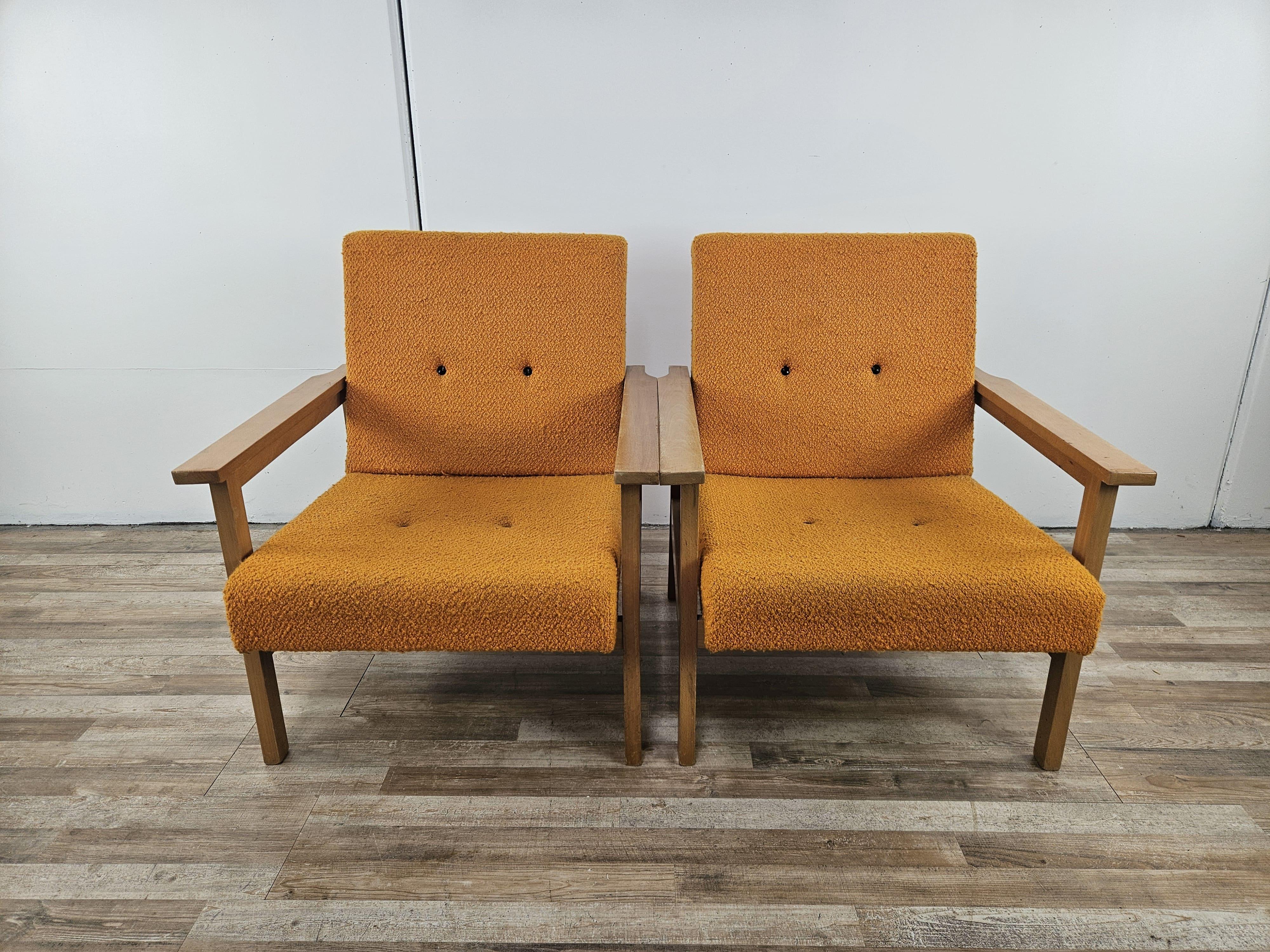 Poltrone ungheresi Mid Century in legno e stoffa vintage In Good Condition In Premariacco, IT