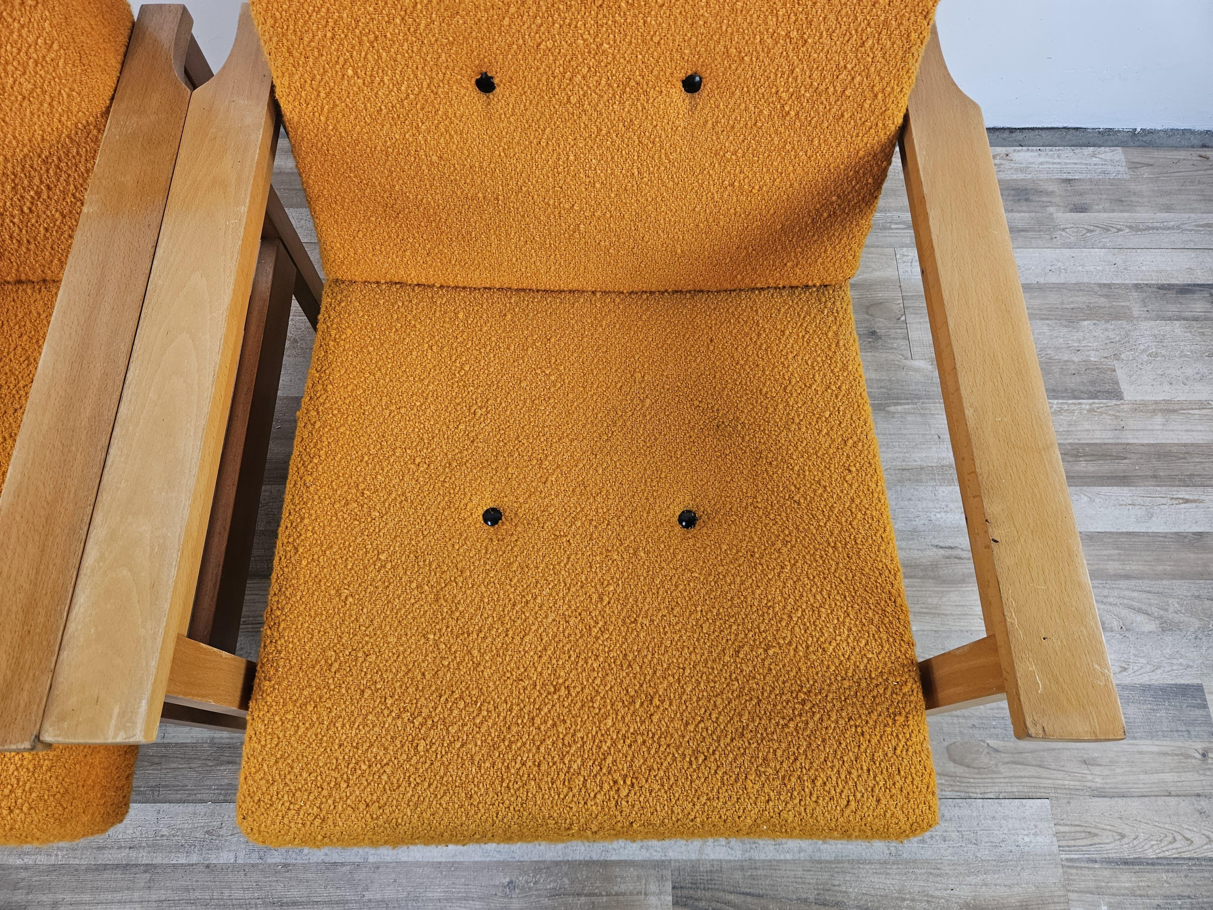 Poltrone ungheresi Mid Century in legno e stoffa vintage 2