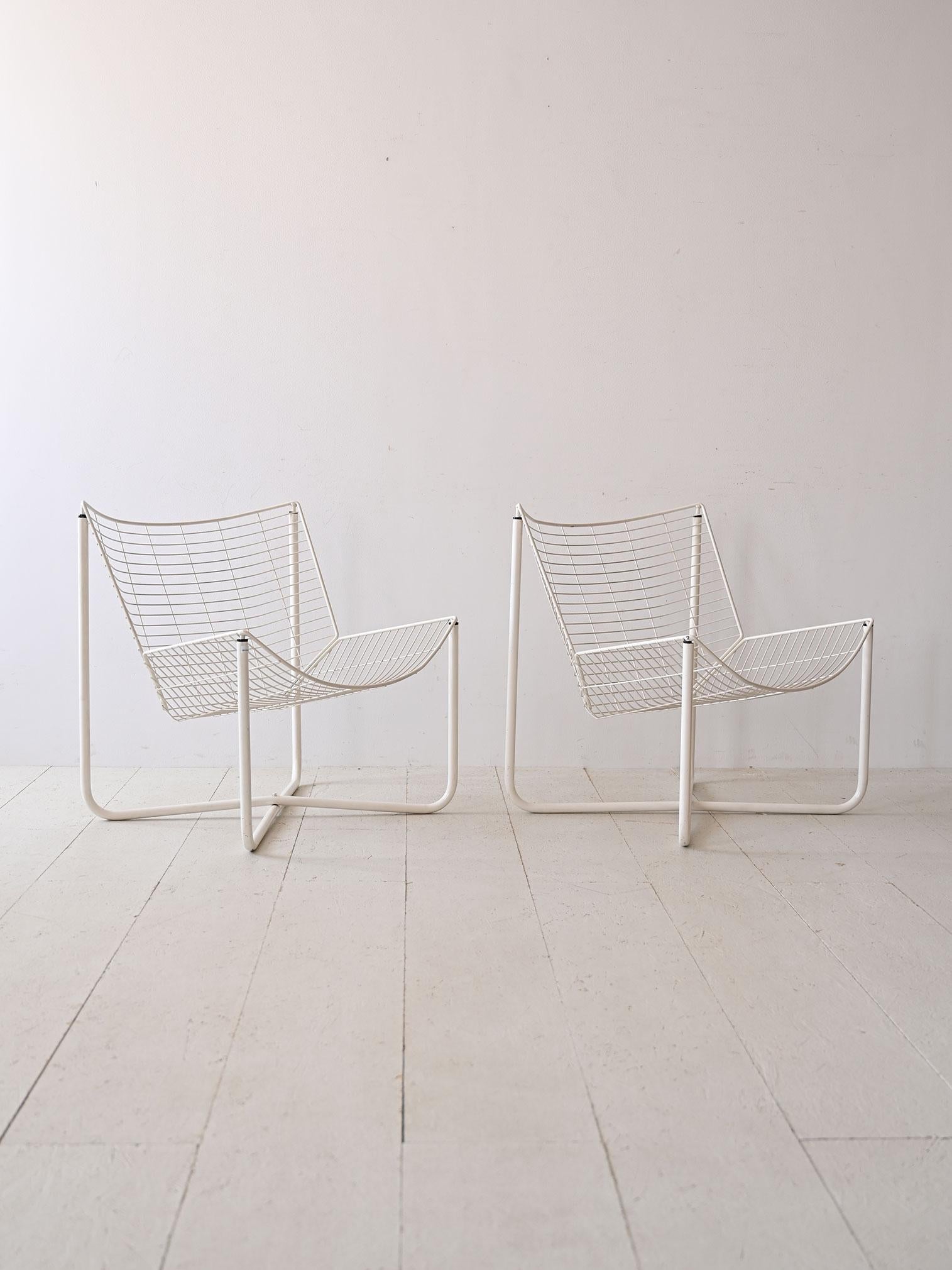 Paire de fauteuils en métal vintage originaux conçus par Niels Gammelgaard pour IKEA.

Cette superbe paire de fauteuils en métal a été conçue par Niels Gammelgaard pour IKEA et incarne l'essence de l'esthétique minimaliste et fonctionnelle qui a