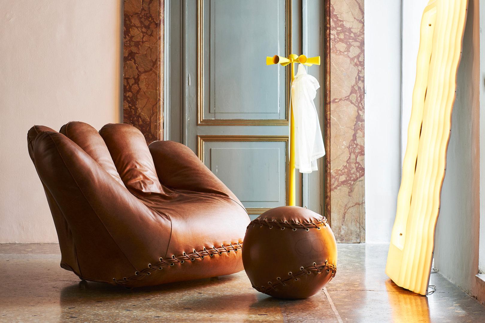 Pour le cinquantième anniversaire de Joe, est sorti Joe Ball, un repose-pieds et pouf en cuir, dont la forme et les coutures sont celles de la balle de baseball classique. Complément naturel du fauteuil, le pouf est doté d'un poids à l'intérieur qui