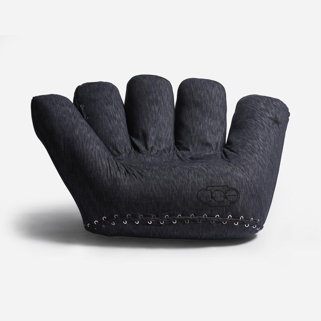 Joe is a big comfortable chair in the form of a giant baseball glove, mounted on invisible wheels. With this project the designers, inspired by the poetics of Pop Art, gave material form to their admiration for the legendary American baseball star