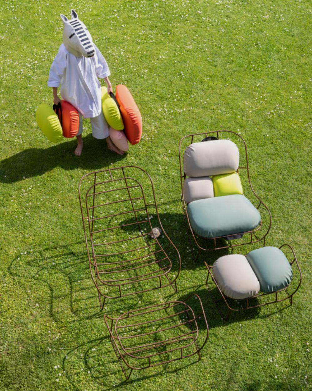 Poltronova PLASMA Sillón y reposapiés de Nigel Coates en venta 1