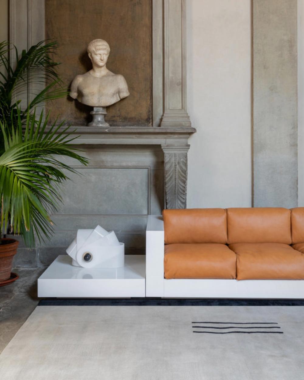 Sofá pequeño Poltronova SARATOGA de Massimo and Lella Vignelli en Nuevo estado para la venta en Brooklyn, NY