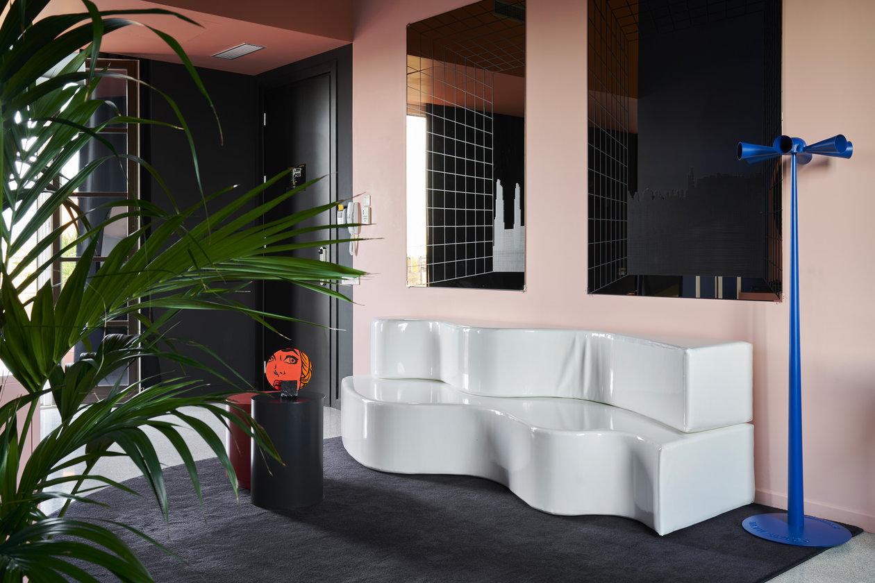 Pelle Poltronova SUPERONDA Dynamic Sofa in bianco di Archizoom Associati in vendita