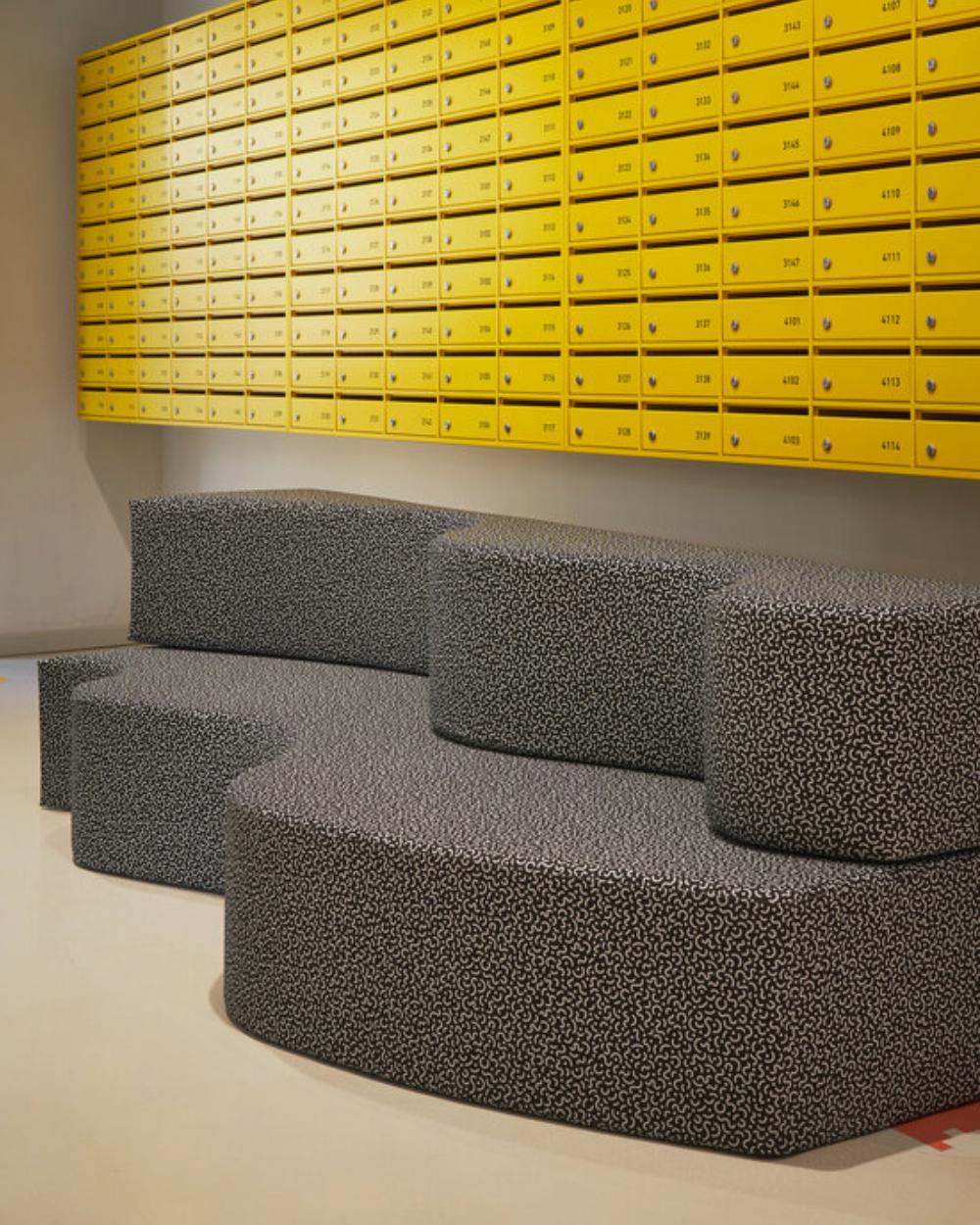 Poltronova SUPERONDA NO-STOP Dynamic Sofa by Archizoom Associati en vente 4