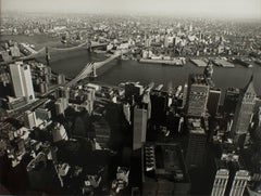 New York und der East River, Silber-Gelatine-Schwarz-Weiß-Fotografie von 1975