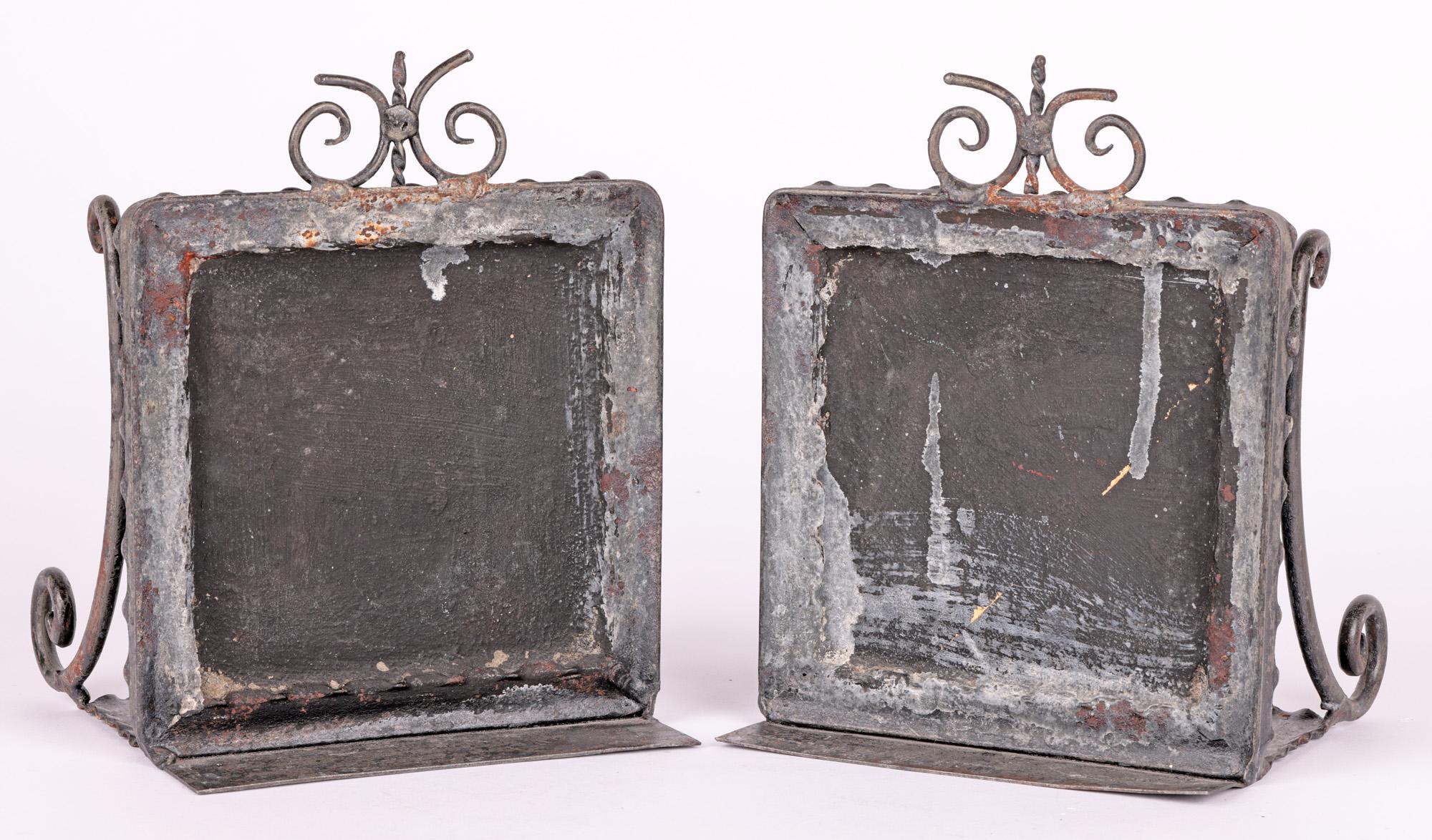 Serre-livres en métal polychrome monté sur carreaux du 18ème siècle 3