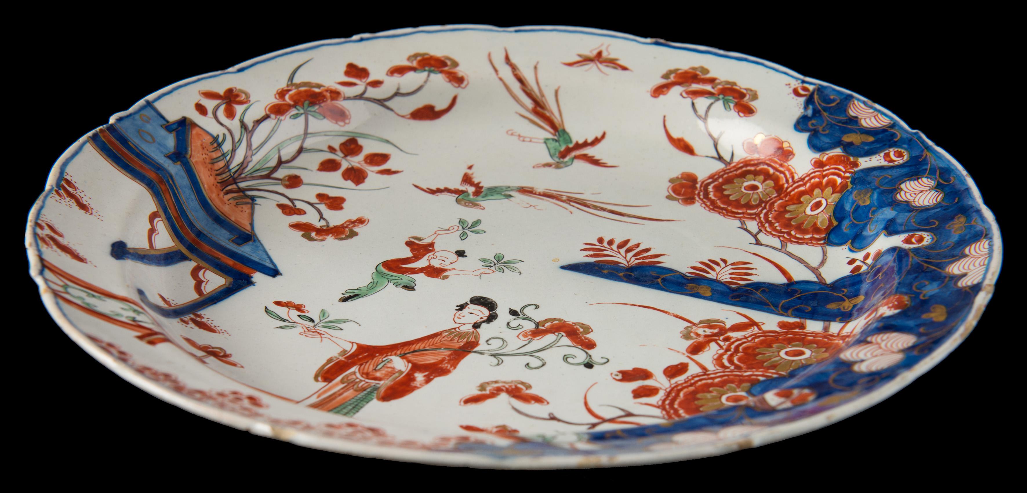 Dutch Polychrome and gilded chinoiserie plate, Delft, 1701-1722  The Greek A pottery For Sale