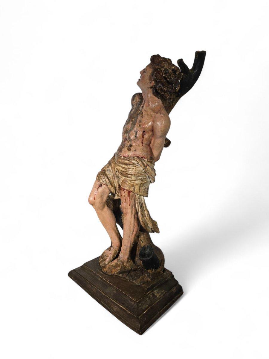 Polychrome carved wooden sculpture of Saint Sebastian, late 16th century. JUAN D État moyen - En vente à Madrid, ES