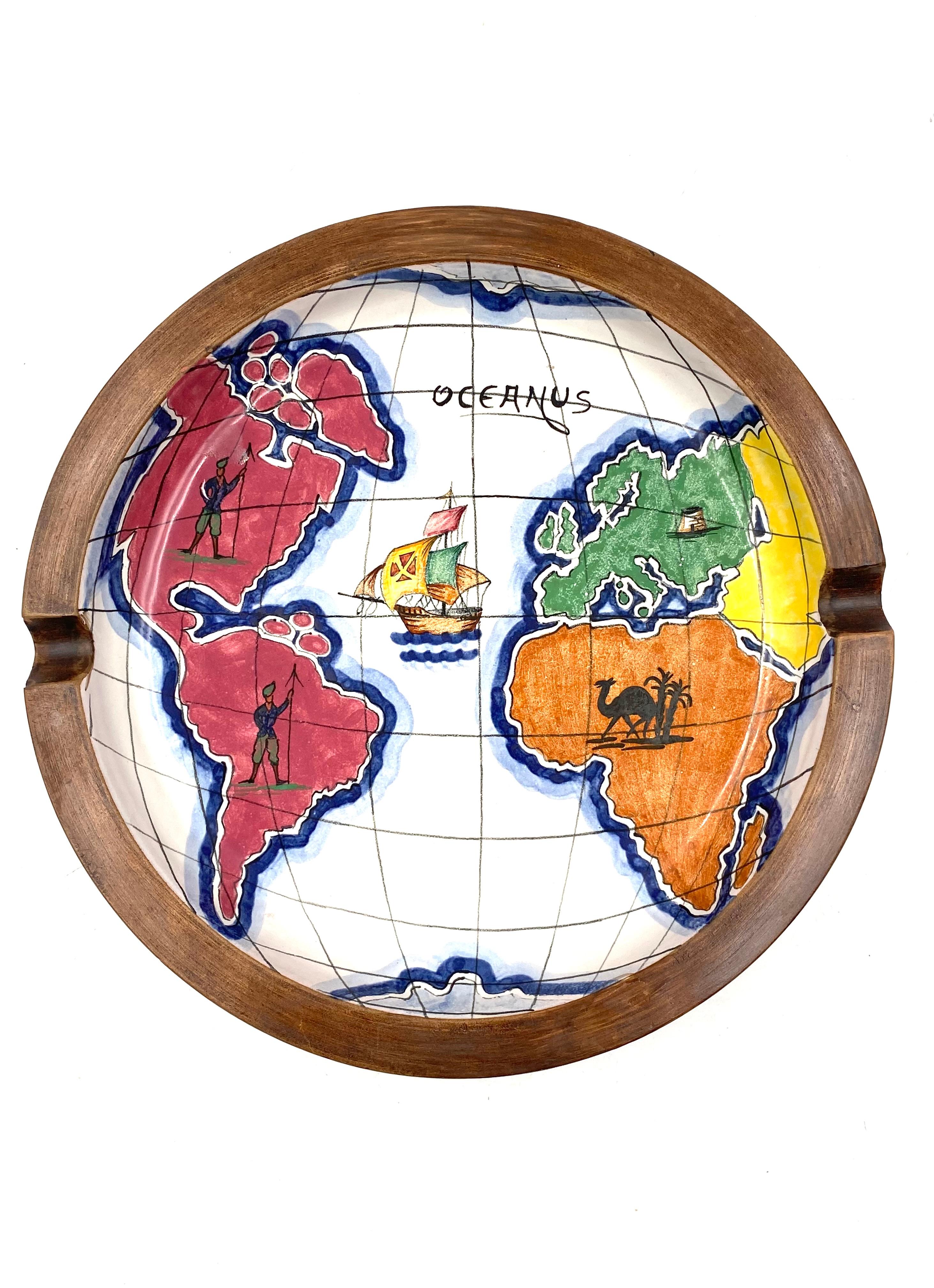 Polychrome ceramic world map catchall / ashtray

Zaccagnini Italy 1940s

Zaccagnini mark under the base

Measures: Height 5 cm x 25,5 cm diameter.

Conditions: excellent consistent with age and use. No defects.