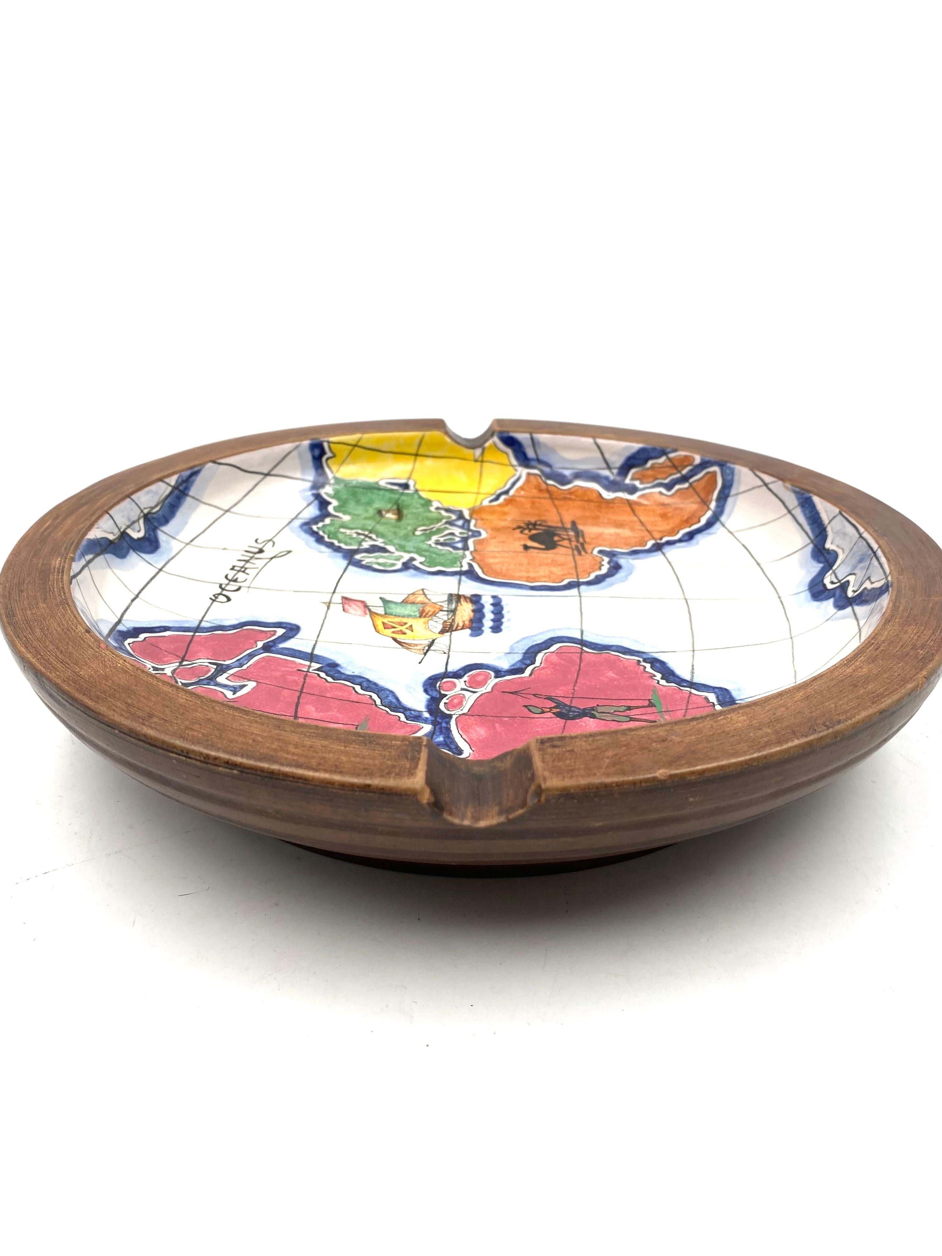 Polychrome Ceramic World Map Catchall / Ashtray, Zaccagnini, Italy, 1940s For Sale 1