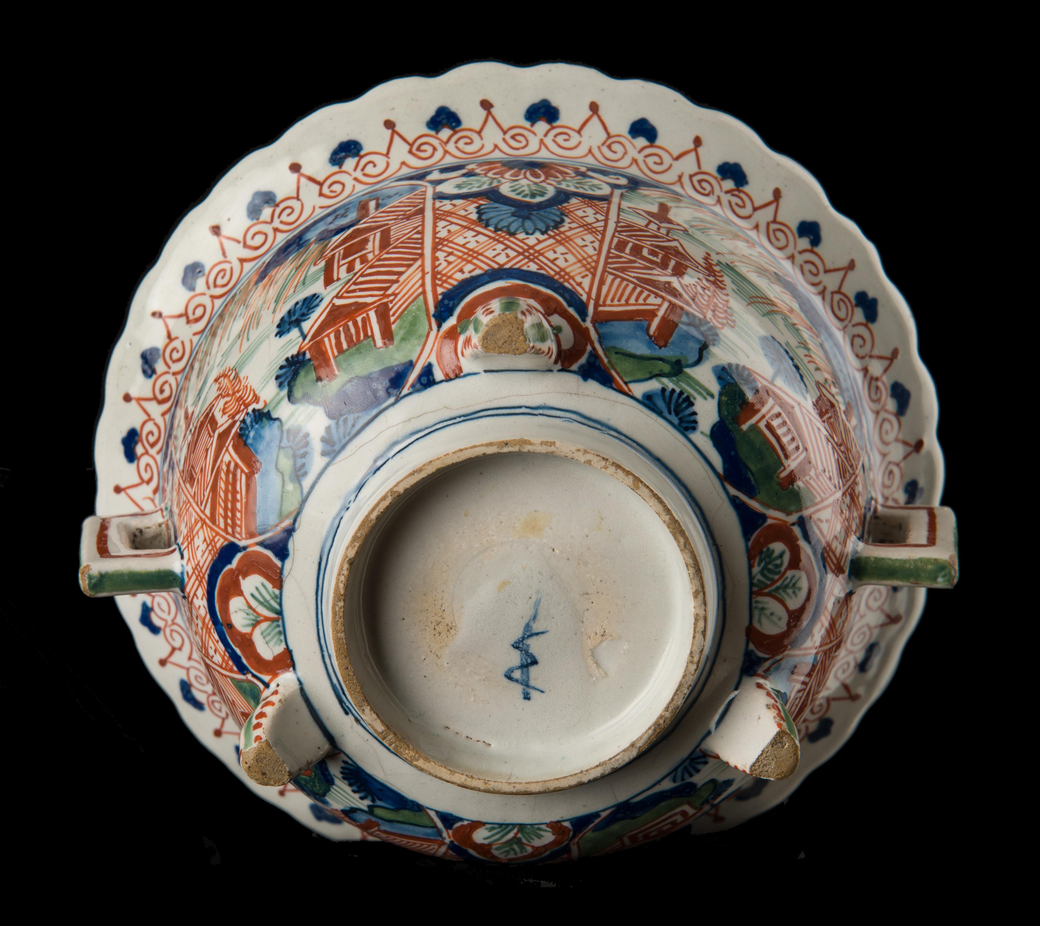 Polychrome Chinoiserie Bowl, Delft, 1710-1730 In Good Condition For Sale In Verviers, BE