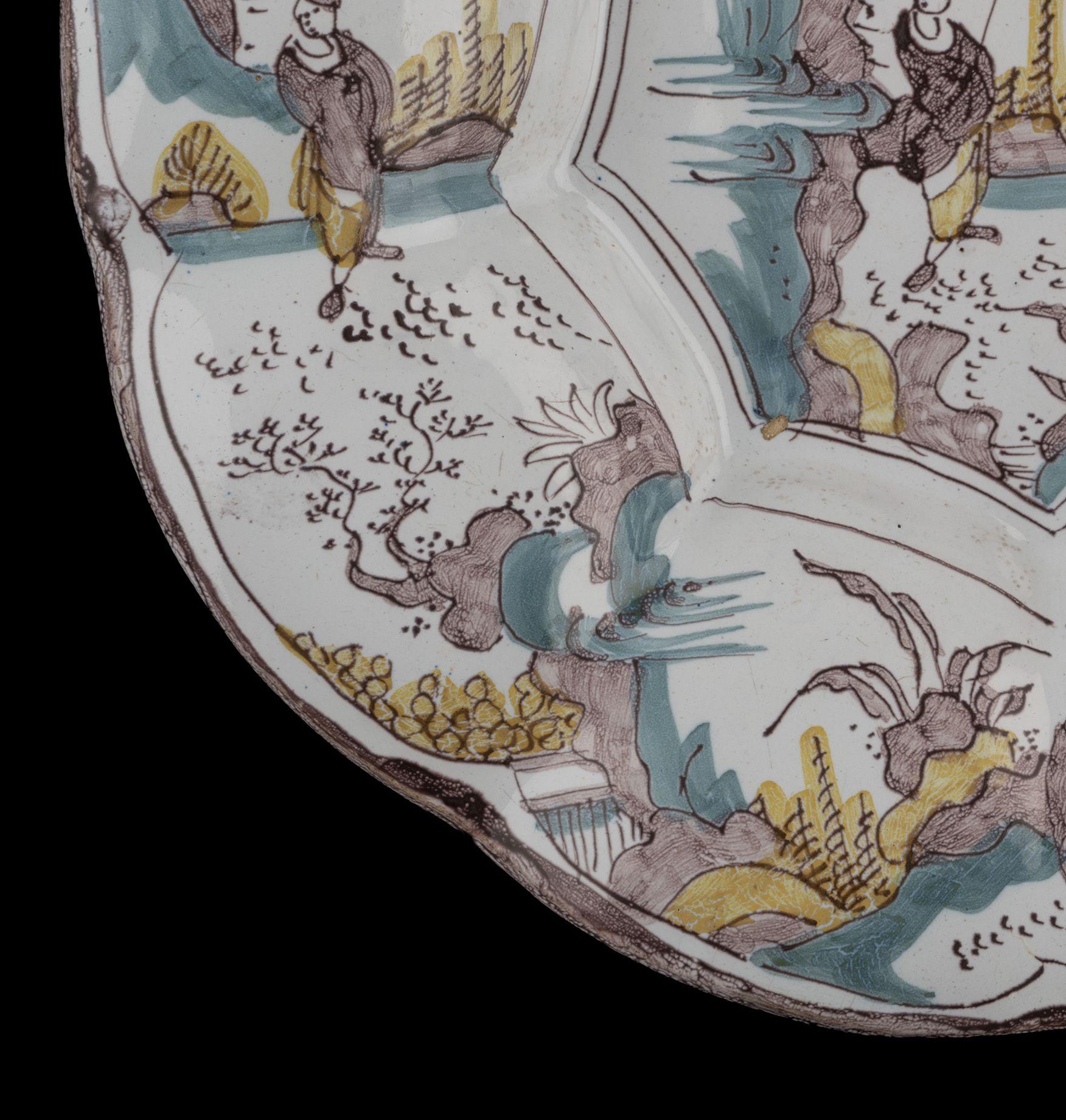 Polychrome Chinoiserie Lobed Dish Delft, 1680-1690 For Sale 3