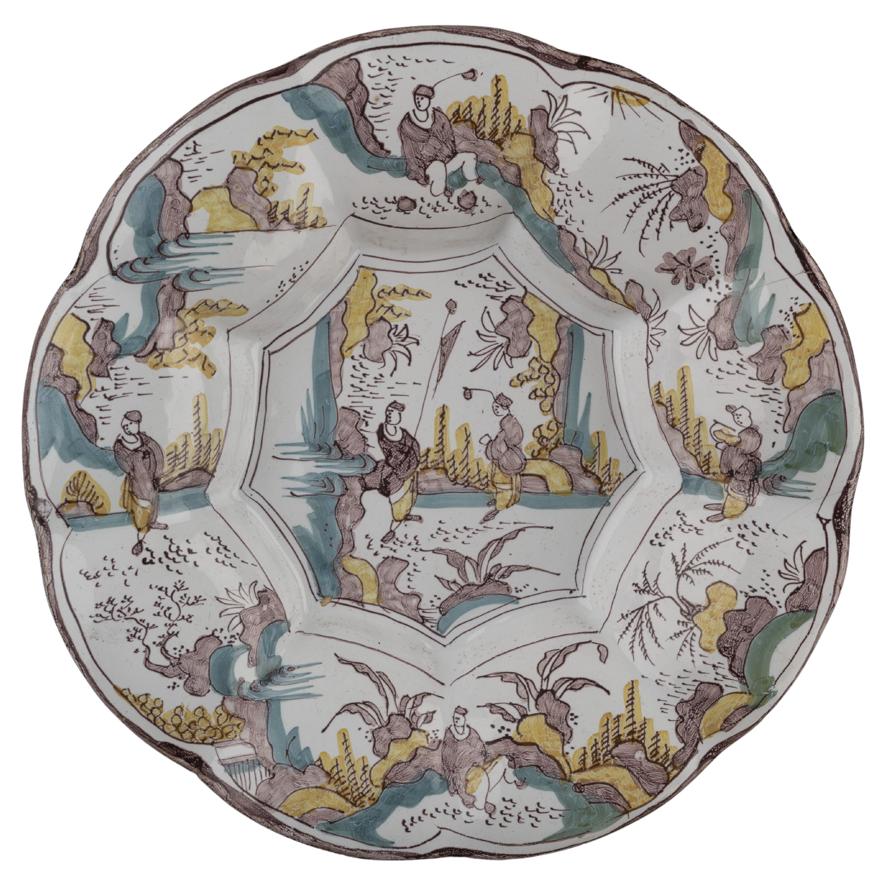 Polychrome Chinoiserie Lobed Dish Delft, 1680-1690 For Sale