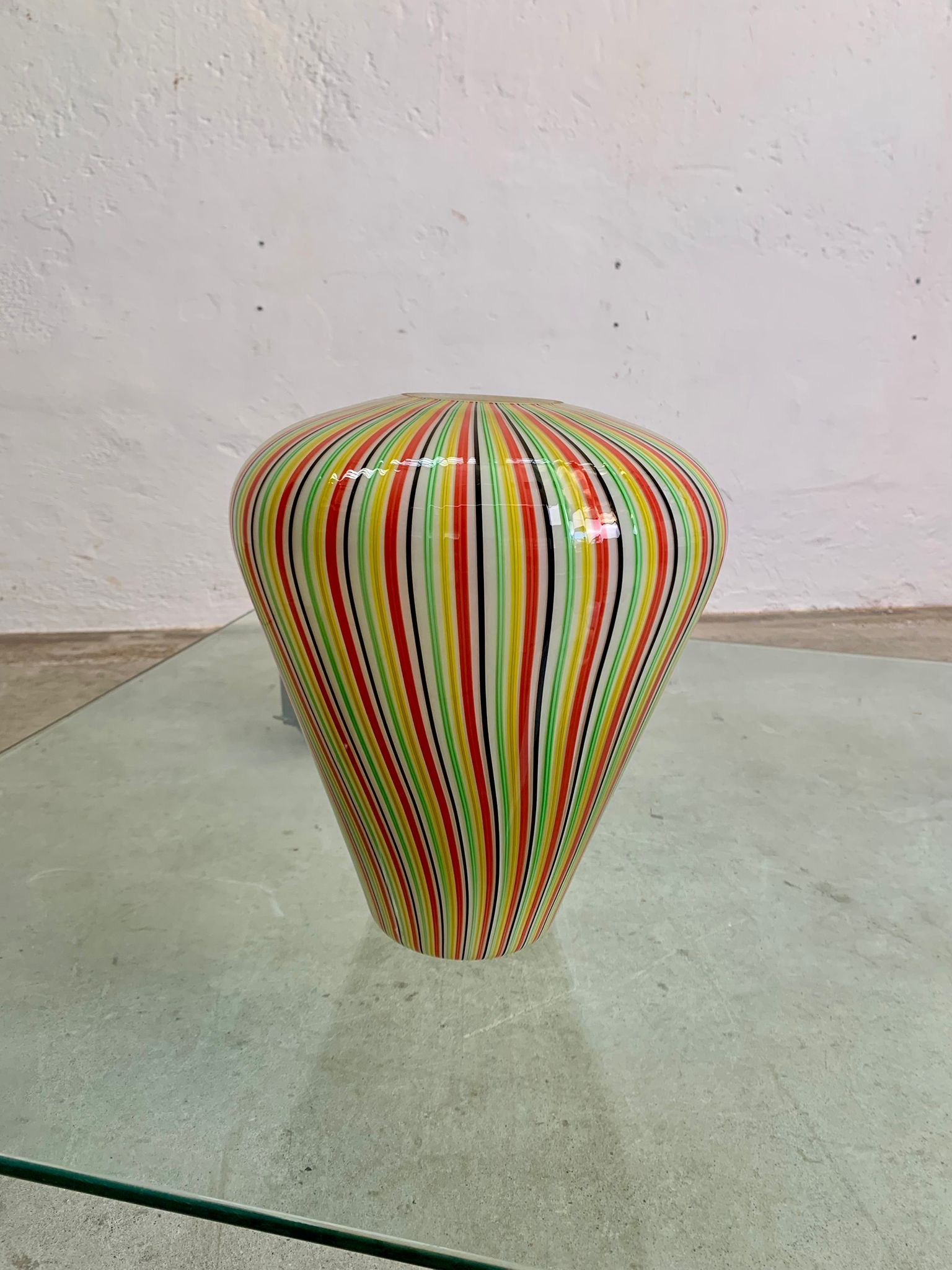 Vase en verre polychrome de Paf Studio, années 1980

vase en roseau en verre polychrome par Paf Studio, Italie, années 1980

taille 34 h cm  x 30 cm de diamètre
