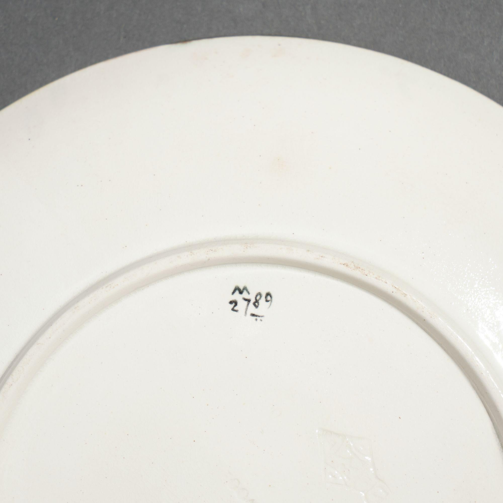 Piatto in maiolica ARGENTA smaltata in policromia di Wedgwood, 1884 ca. in vendita 4