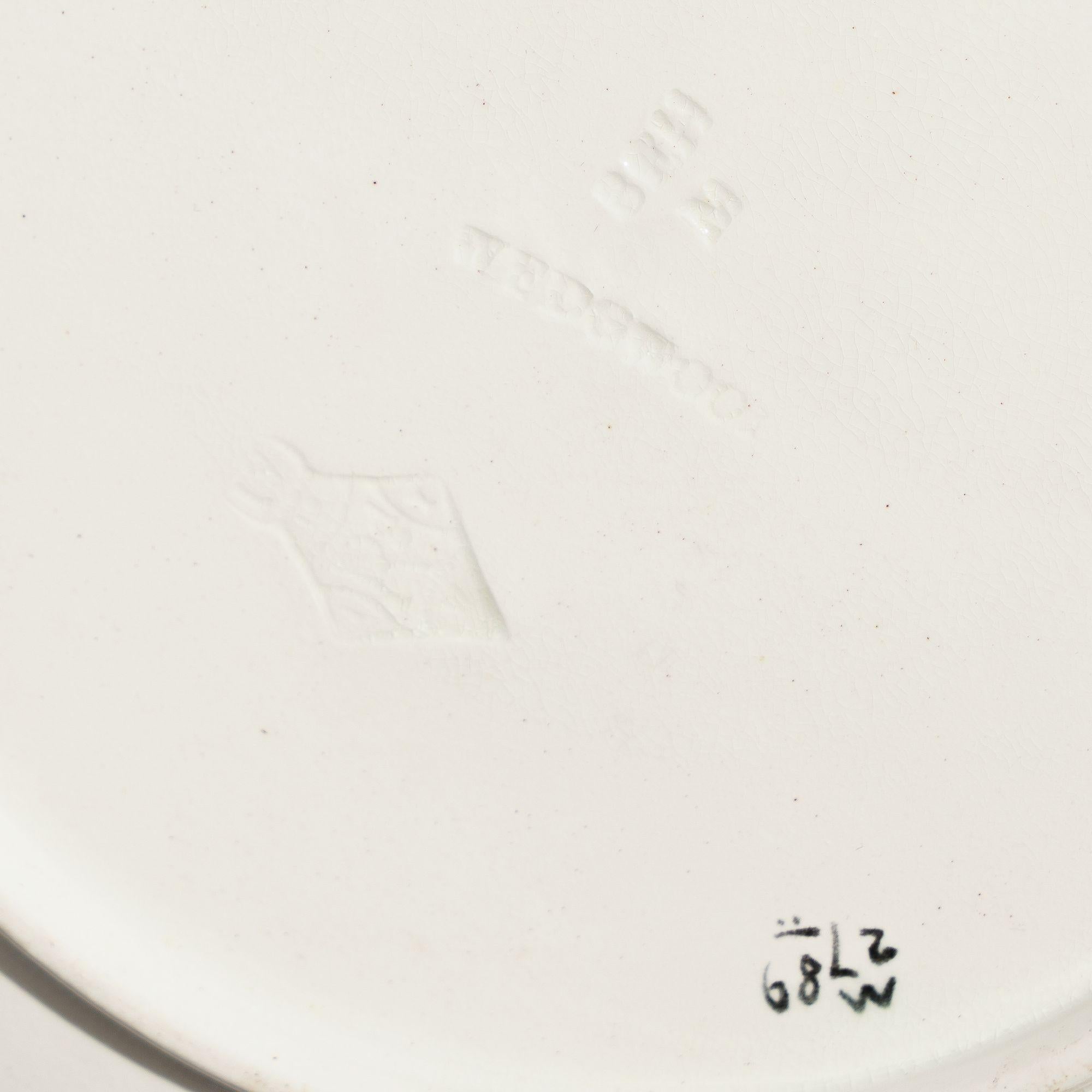 Piatto in maiolica ARGENTA smaltata in policromia di Wedgwood, 1884 ca. in vendita 6