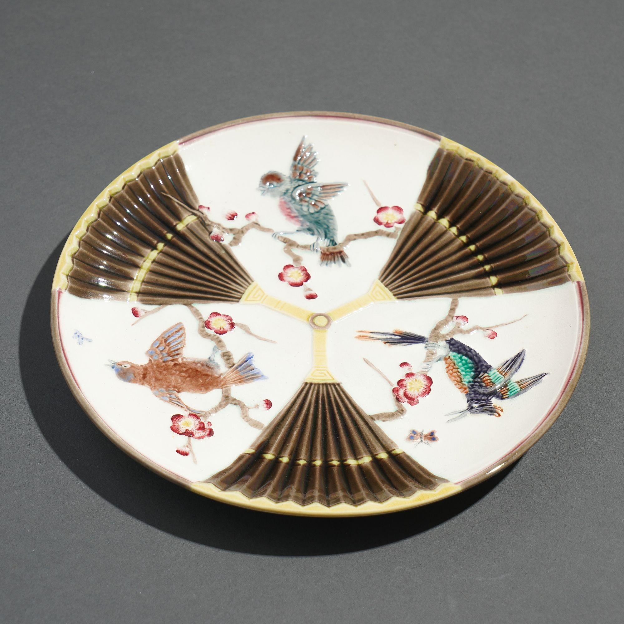 Piatto in maiolica ARGENTA smaltata in policromia di Wedgwood, 1884 ca. In condizioni buone in vendita a Kenilworth, IL