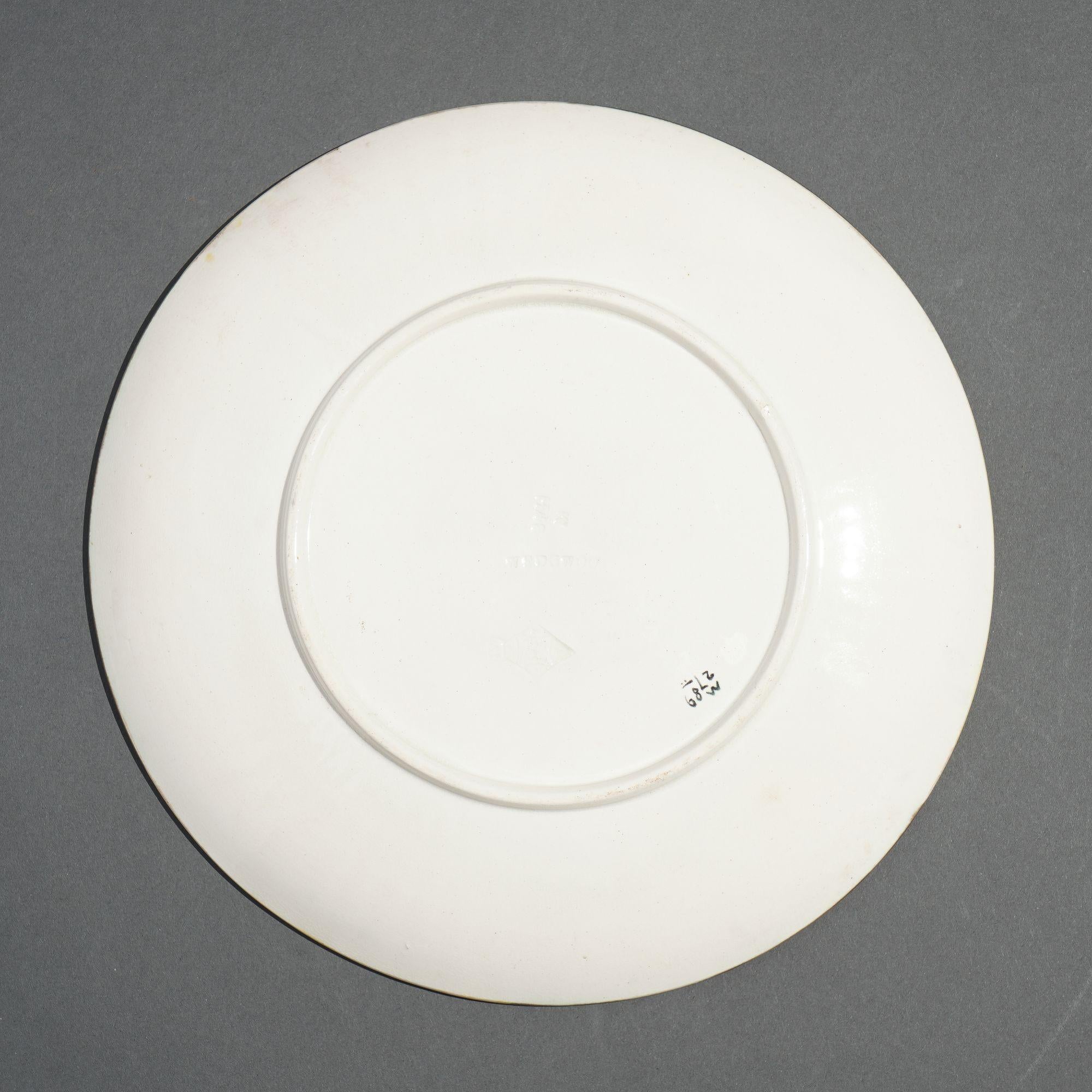 Piatto in maiolica ARGENTA smaltata in policromia di Wedgwood, 1884 ca. in vendita 3