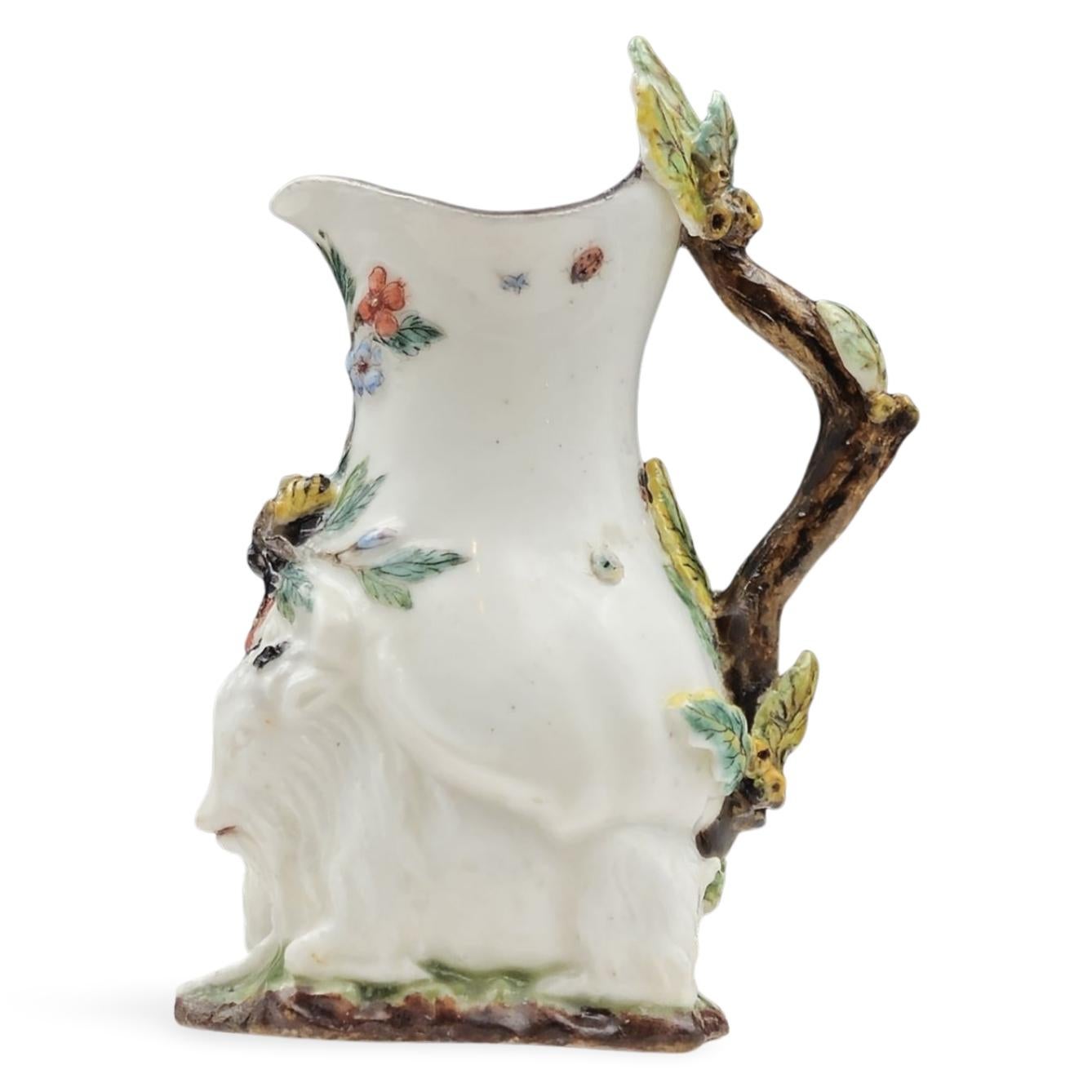 Jarra policromada de cabra y abeja, Chelsea, hacia 1748 Rococó en venta