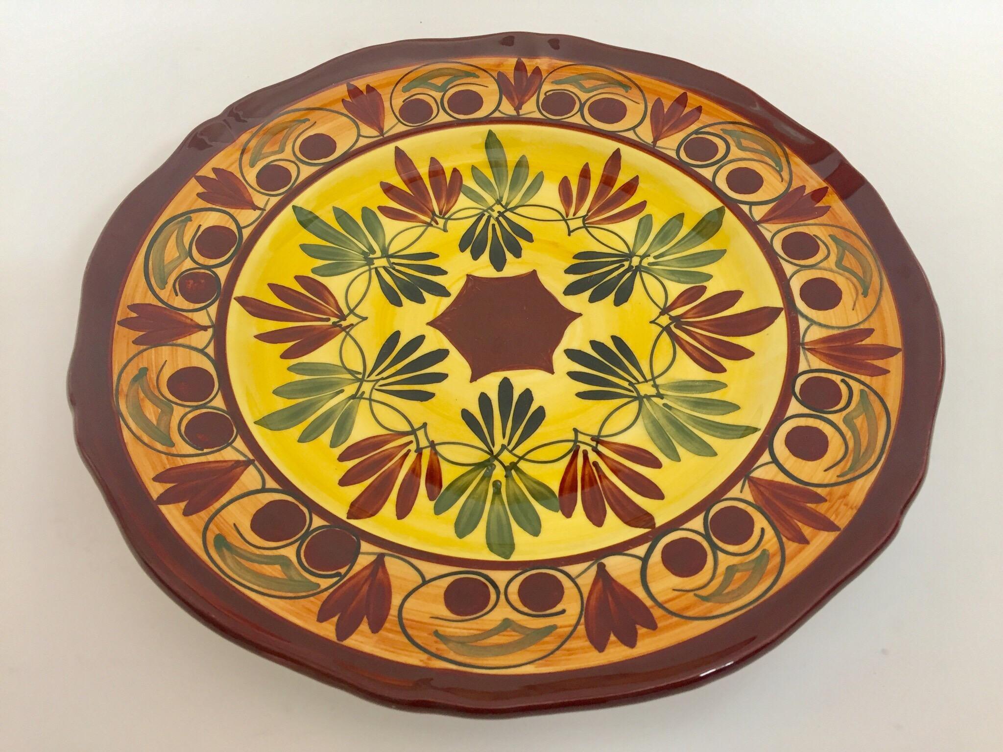 Polychrome Hand Painted French Ceramic Decorative Plate In Good Condition For Sale In North Hollywood, CA