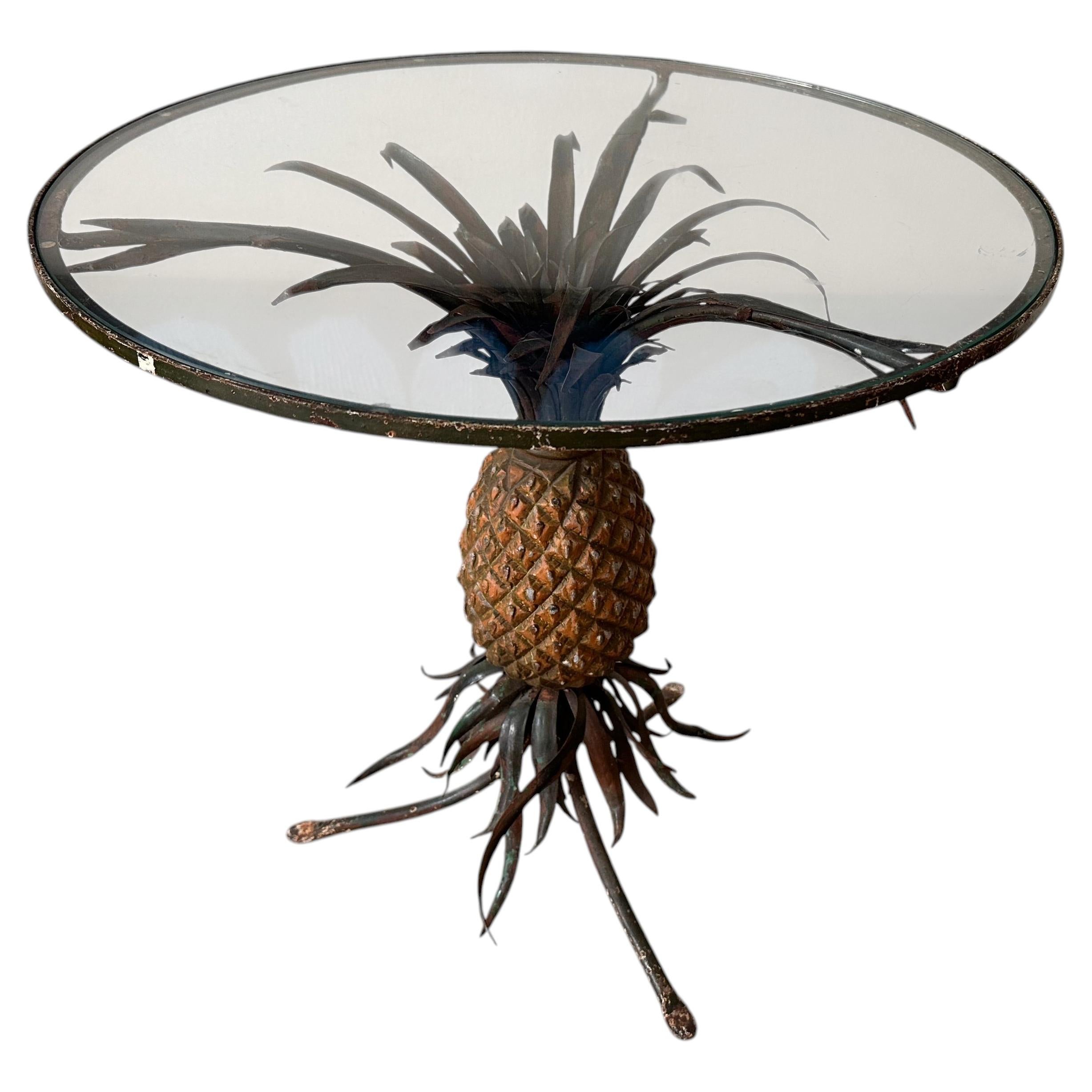Mehrfarbiger Couchtisch aus Eisen im Ananas-Design mit Glasplatte, im Hollywood-Regency-Stil im Angebot