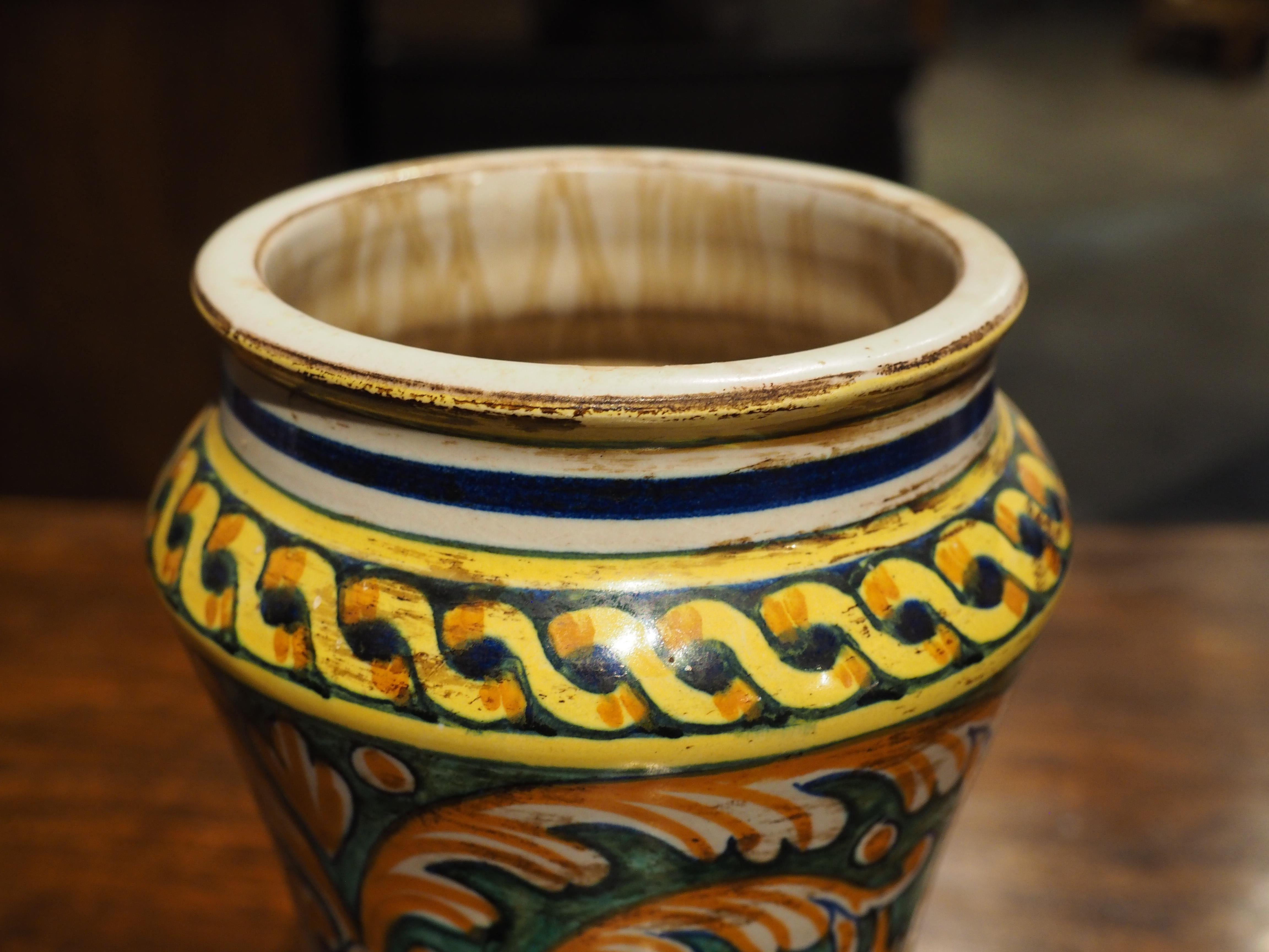 Vaso di Albarello italiano policromo con decorazioni a fogliame, fine XIX secolo in vendita 2