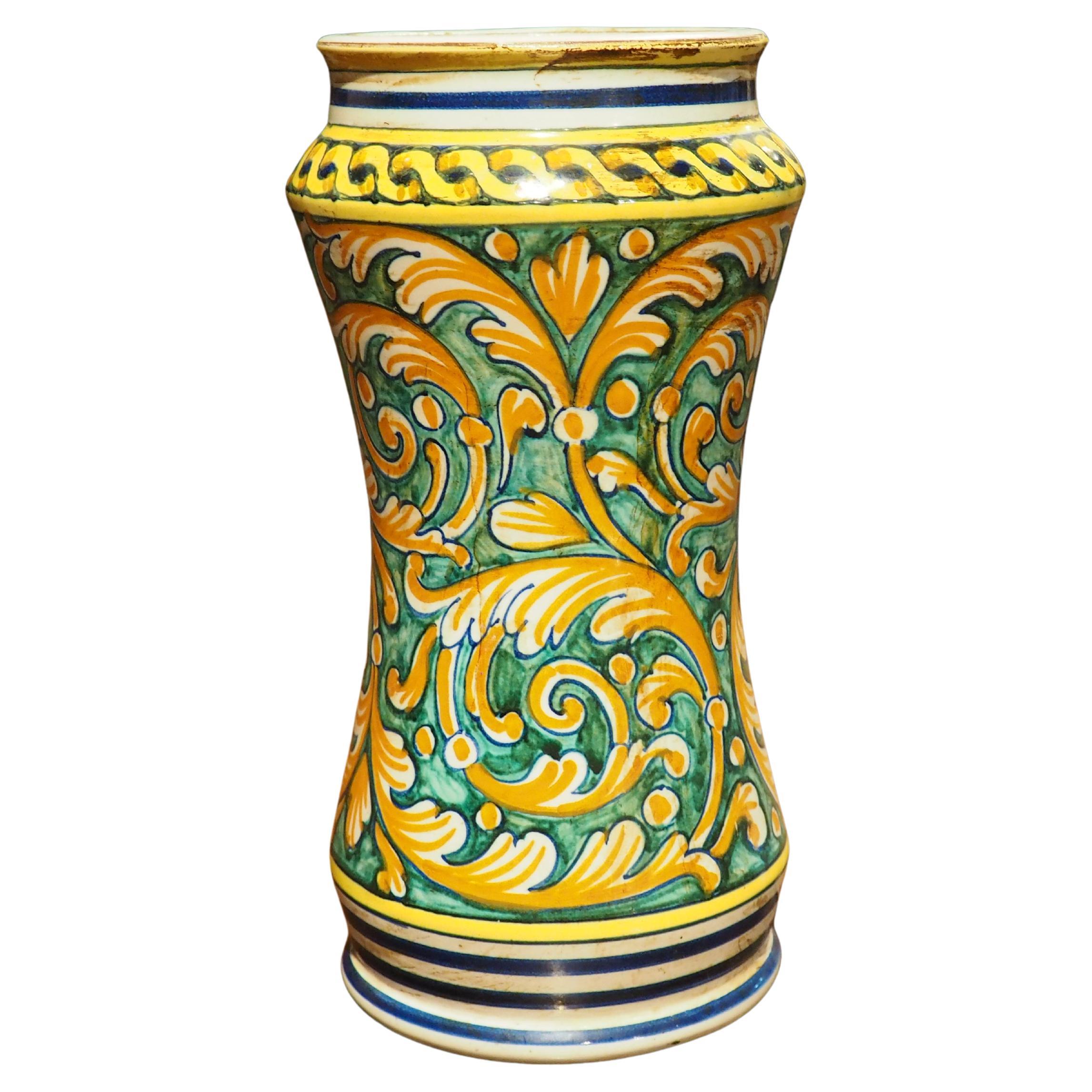 Polychromes italienisches Albarello-Gefäß mit Blattwerkdekorationen, spätes 19. Jahrhundert