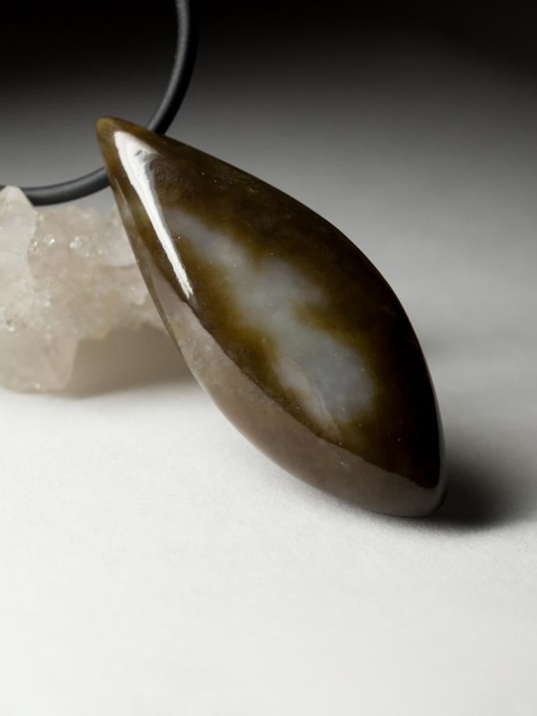 Taille Marquise Pendentif en Jade Polychrome sur Caoutchouc Cadeau Brown White Smoke Pattern Drop Gemstone en vente