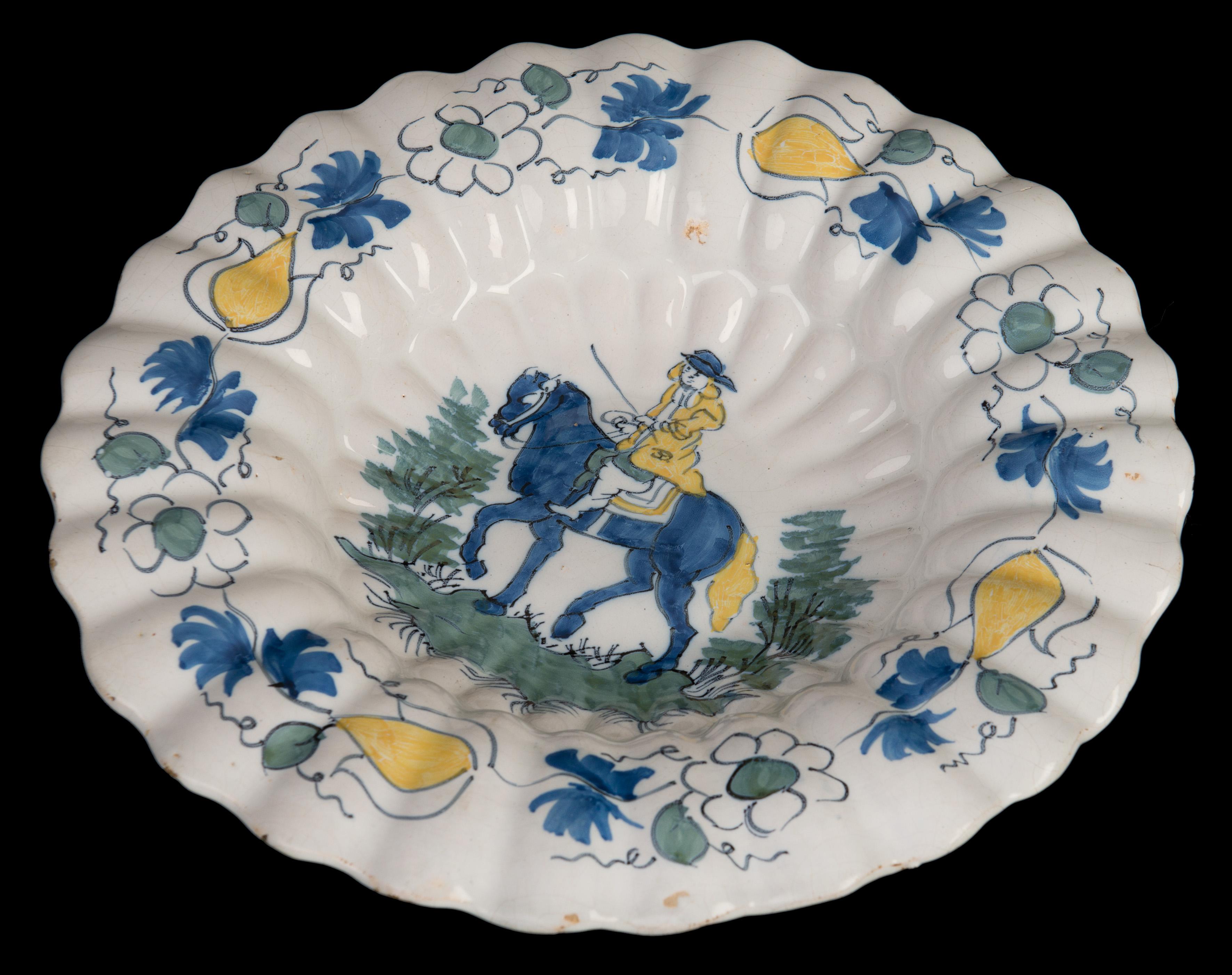 Plat à lobes polychrome avec cheval de Delft, 1690-1700 en vente 2