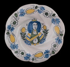 Polychrome lobed dish with King William III Delft, circa 1690