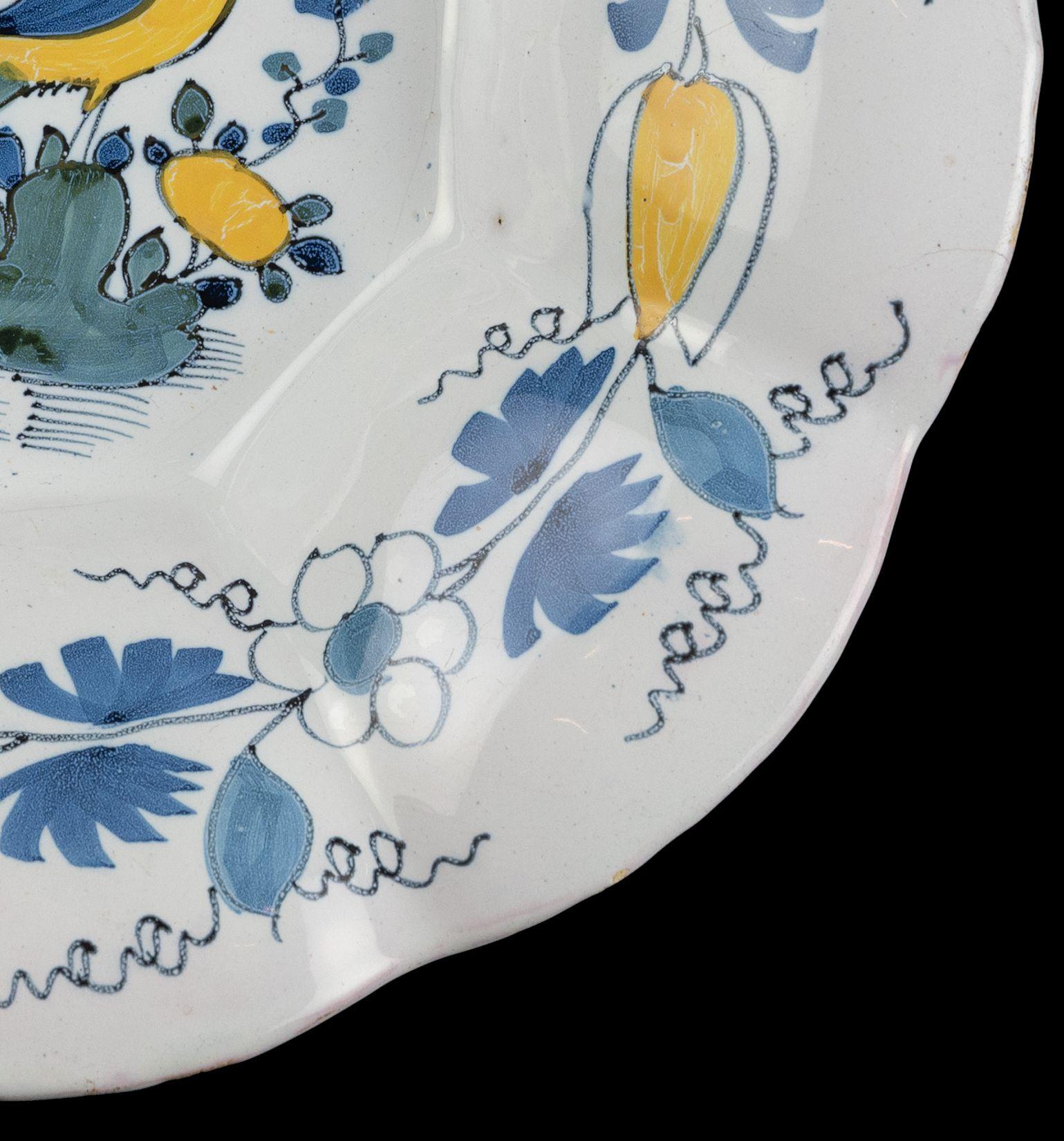 Polychrome Lobed Dish with Peacock. Delft, circa 1680 In Good Condition For Sale In ROSSUM, GE