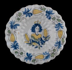 Polychrome lobed dish with Queen Mary II Stuart, Delft circa 1690