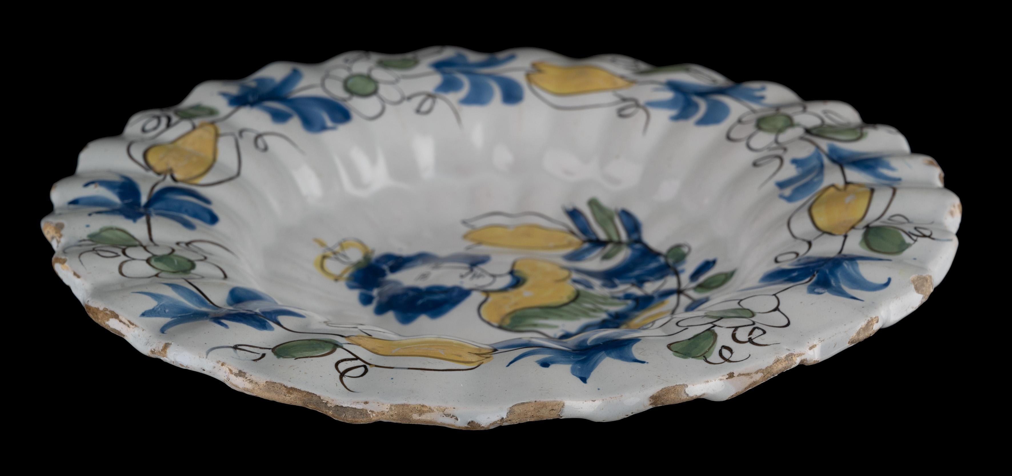 Ceramic Polychrome lobed dish with Queen Mary II Stuart, Delft circa 1690 For Sale