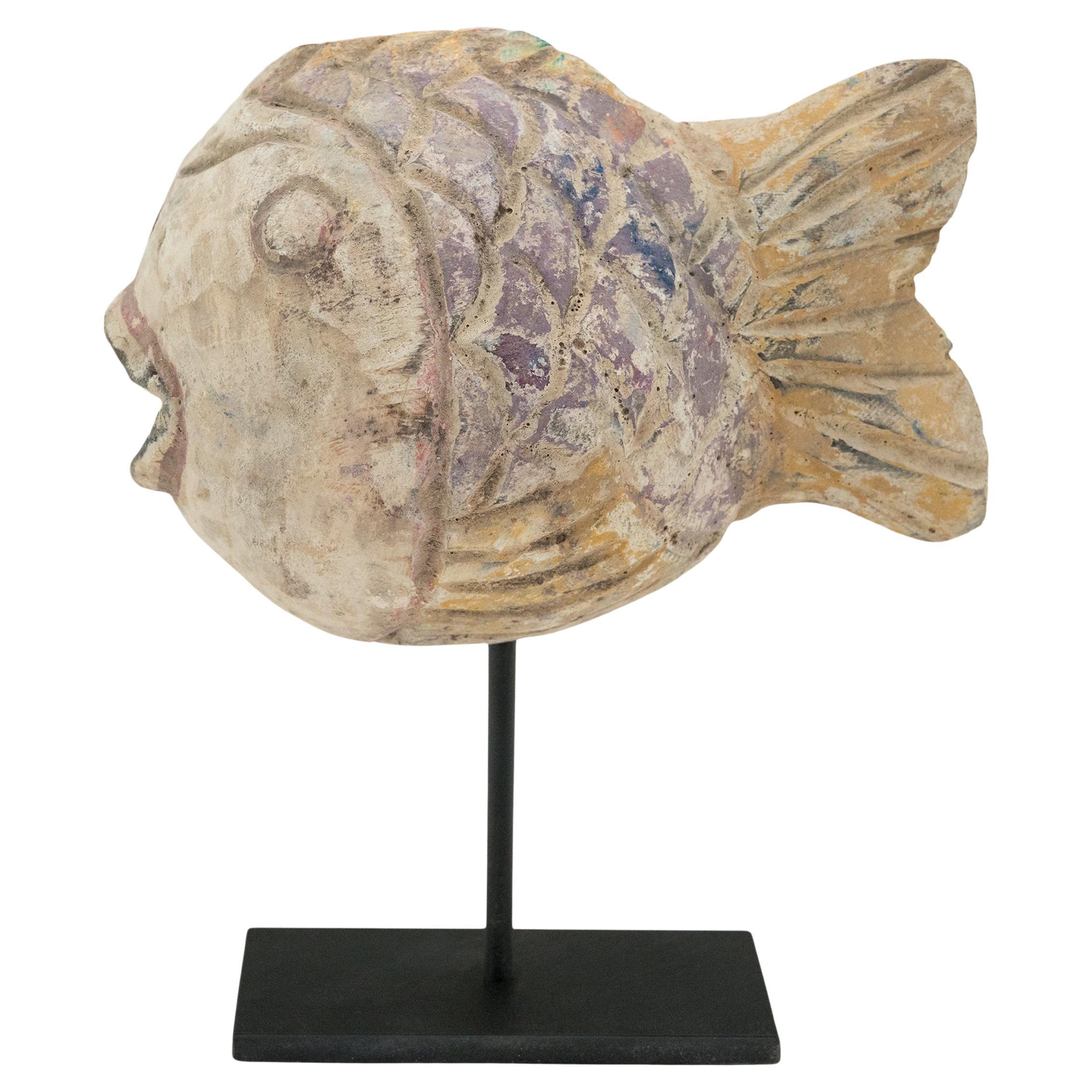 Scultura di pesce fortunato policromo