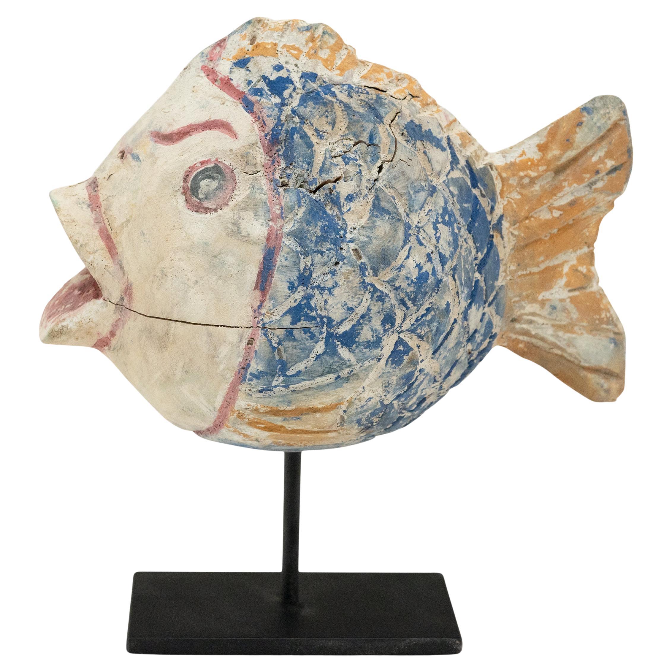 Scultura di pesce fortunato policromo