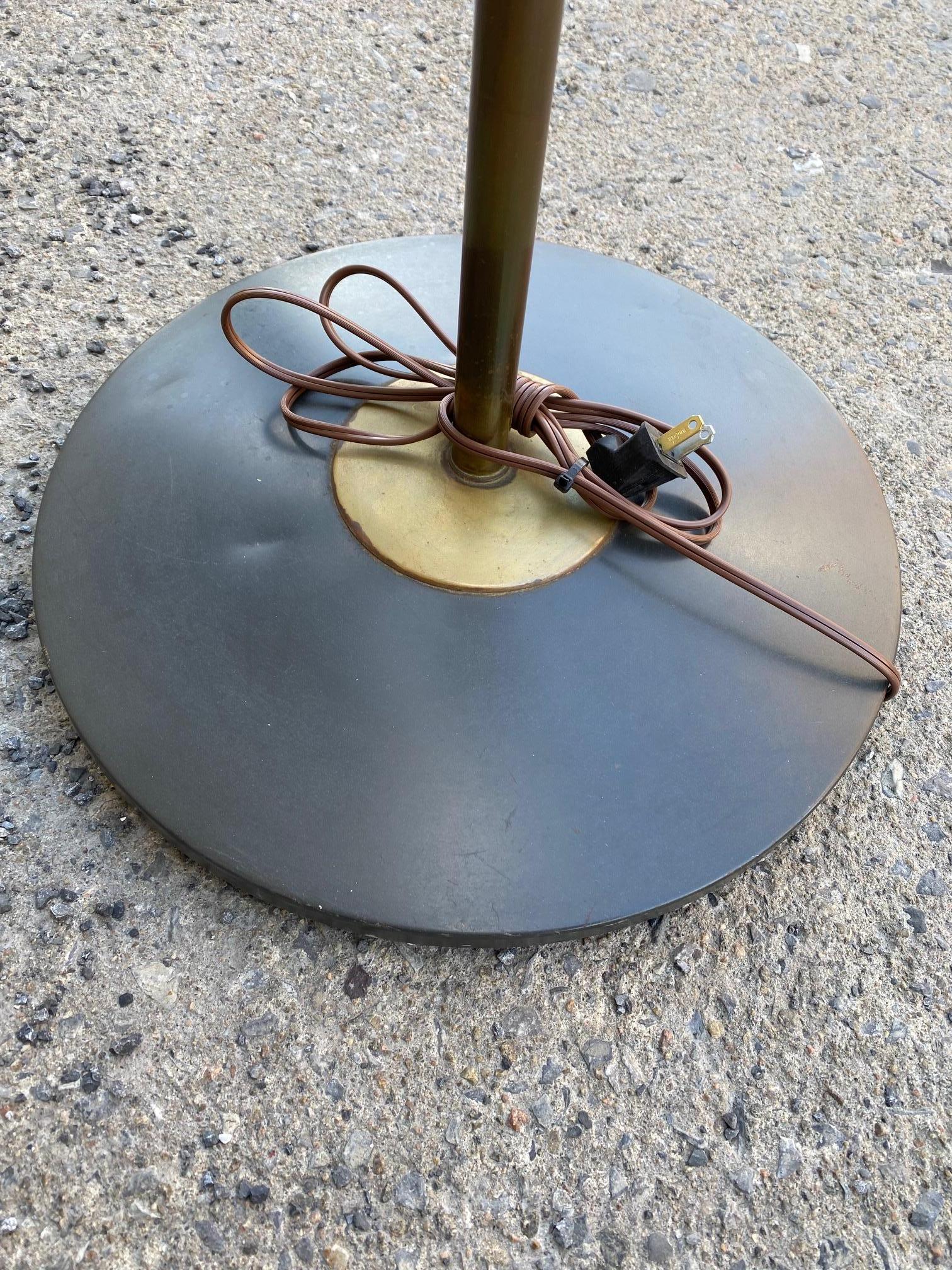 Lampada da terra regolabile in metallo policromo di Gerald Thurston per Lightolier in vendita 3