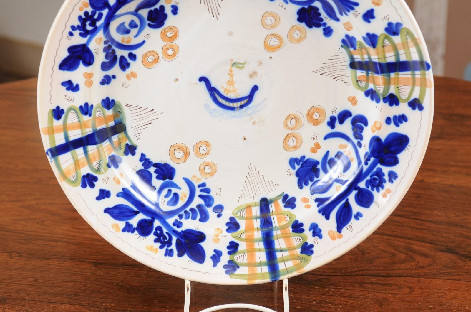 Polychrome Painted Faience Charger In Good Condition For Sale In Atlanta, GA