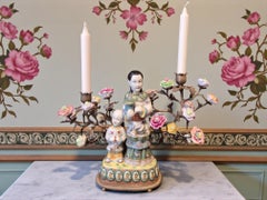 Candeliere in porcellana policroma su montatura in bronzo patinato, circa 1900