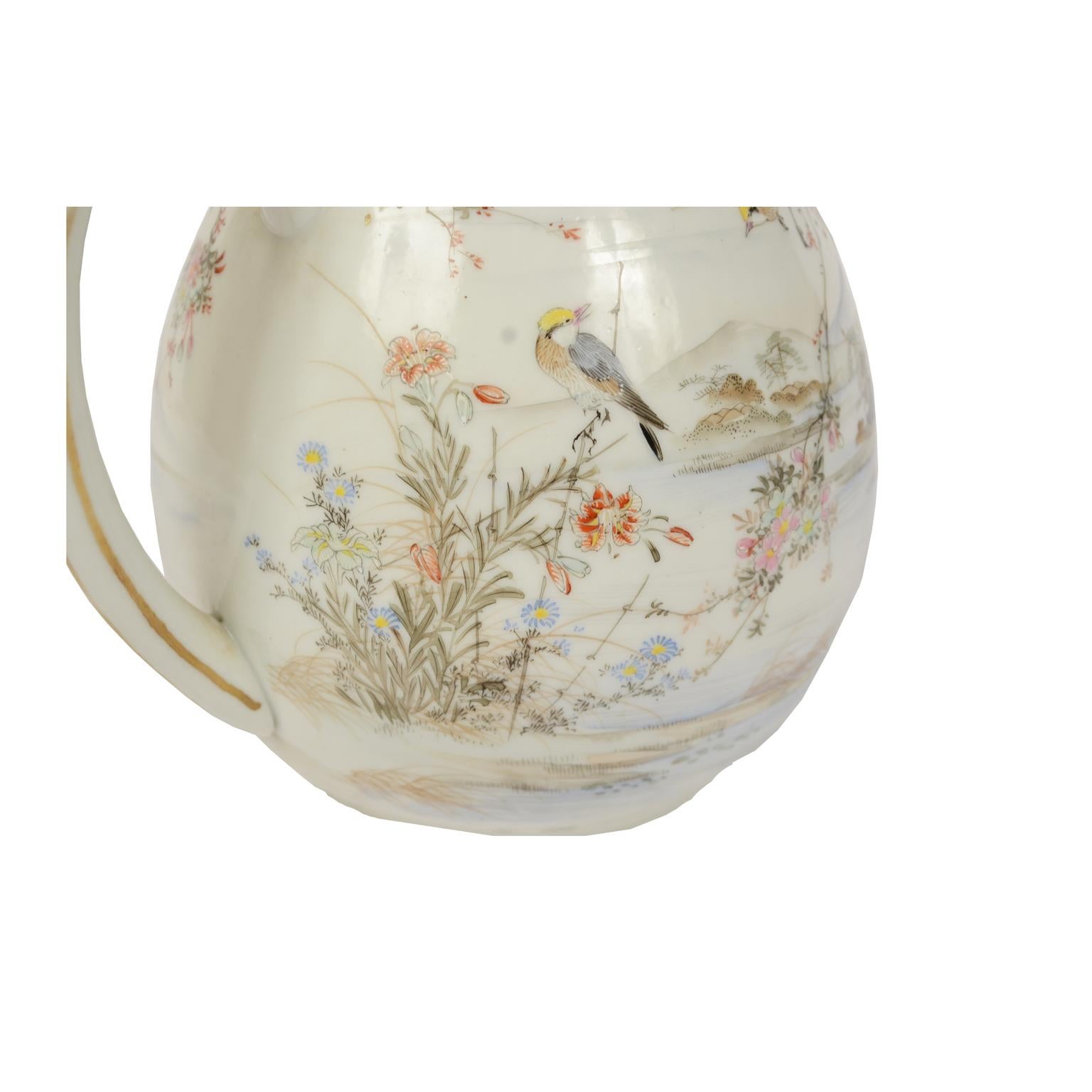 Porzellan-Teekanne, Milchkrug und Zuckerschale, Vögel und Blumen Japan, frühe 1900er Jahre (Japanisch) im Angebot