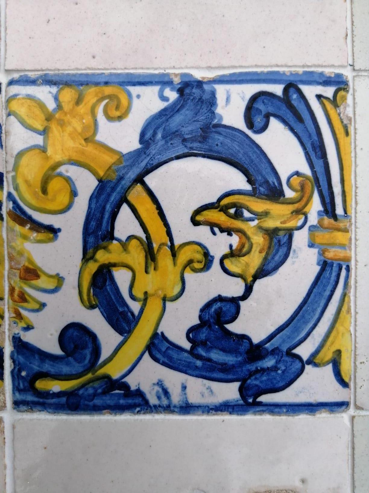 Portuguese tile polychrome composition 17th century 
In this particular composition the center is a griffins border 