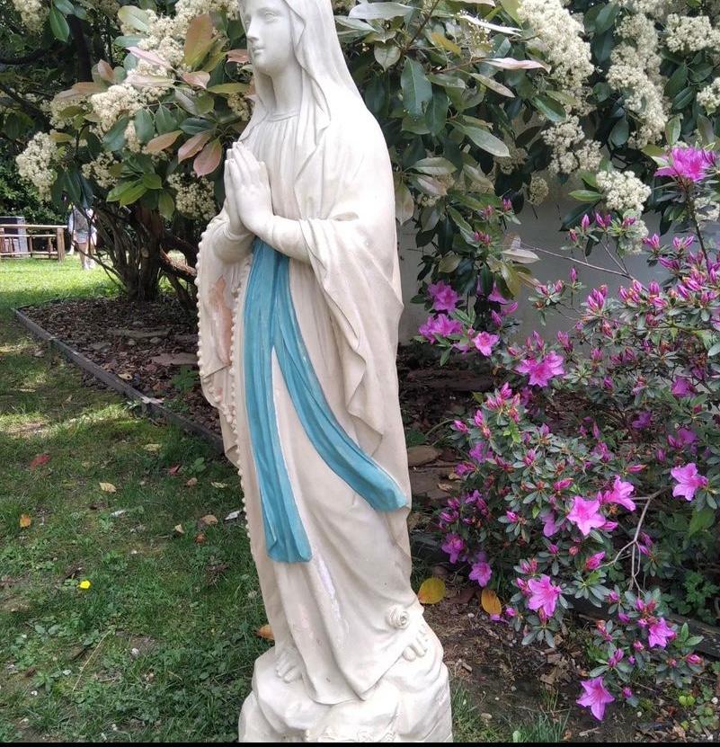 notre dame de lourdes statue