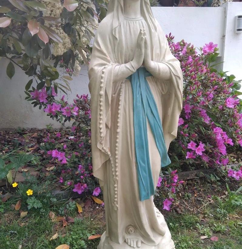 statue notre dame de lourdes exterieur