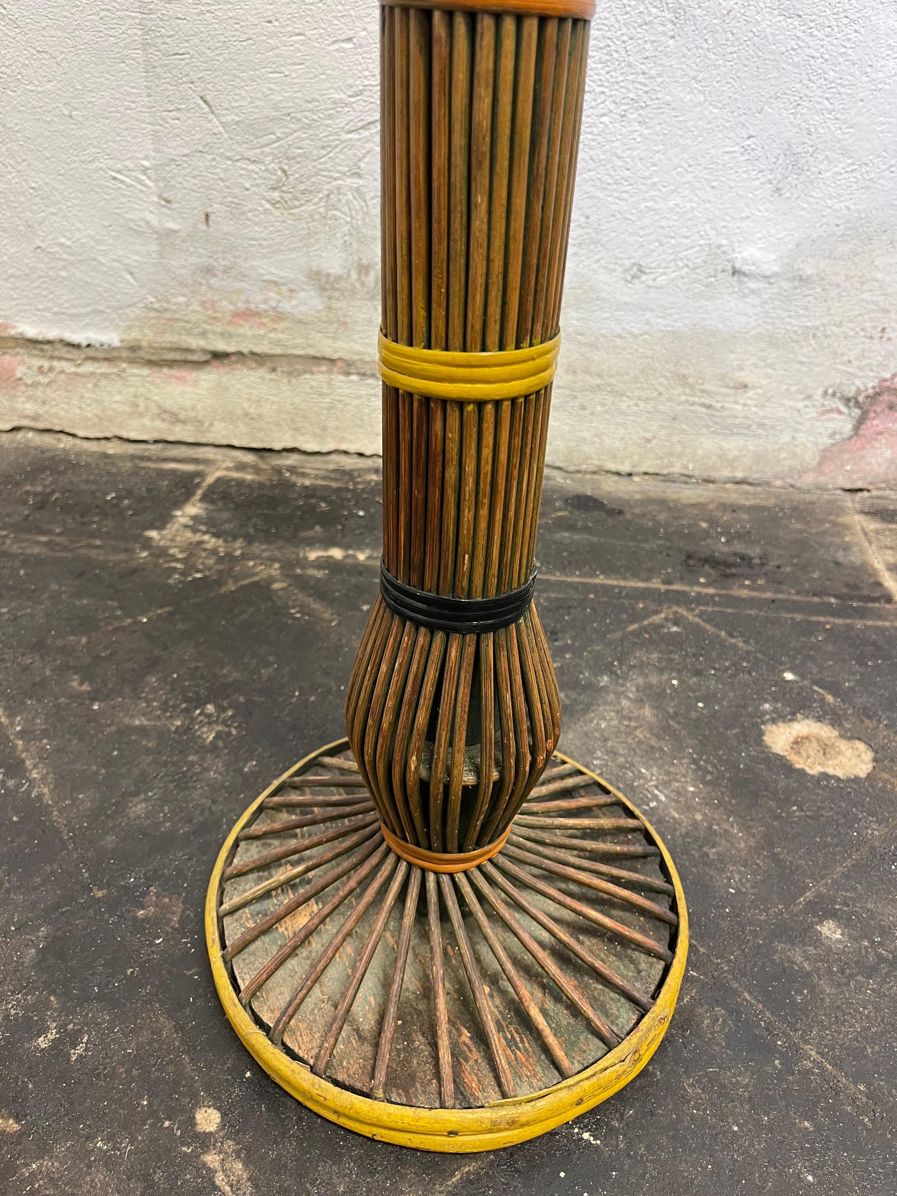Stand à boissons en osier polychrome et rotin 1920 en vente 1
